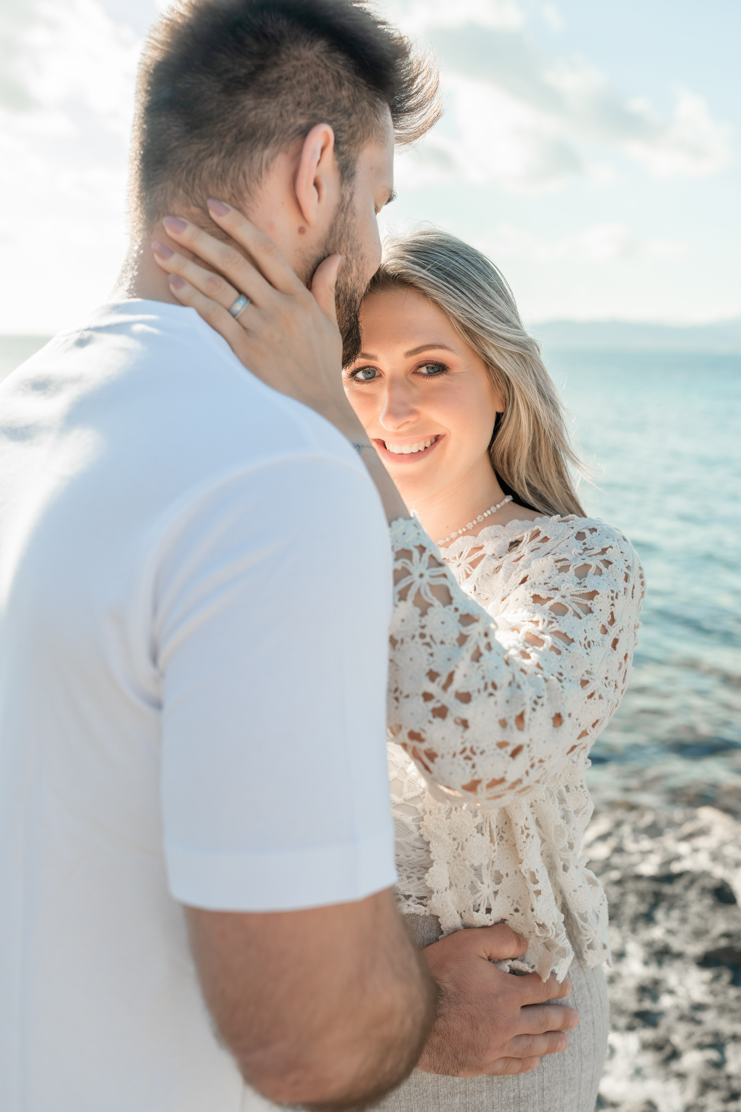 Schwangerschaftsshooting am Meer. Deine Fotografin auf Mallorca für Familien und Business