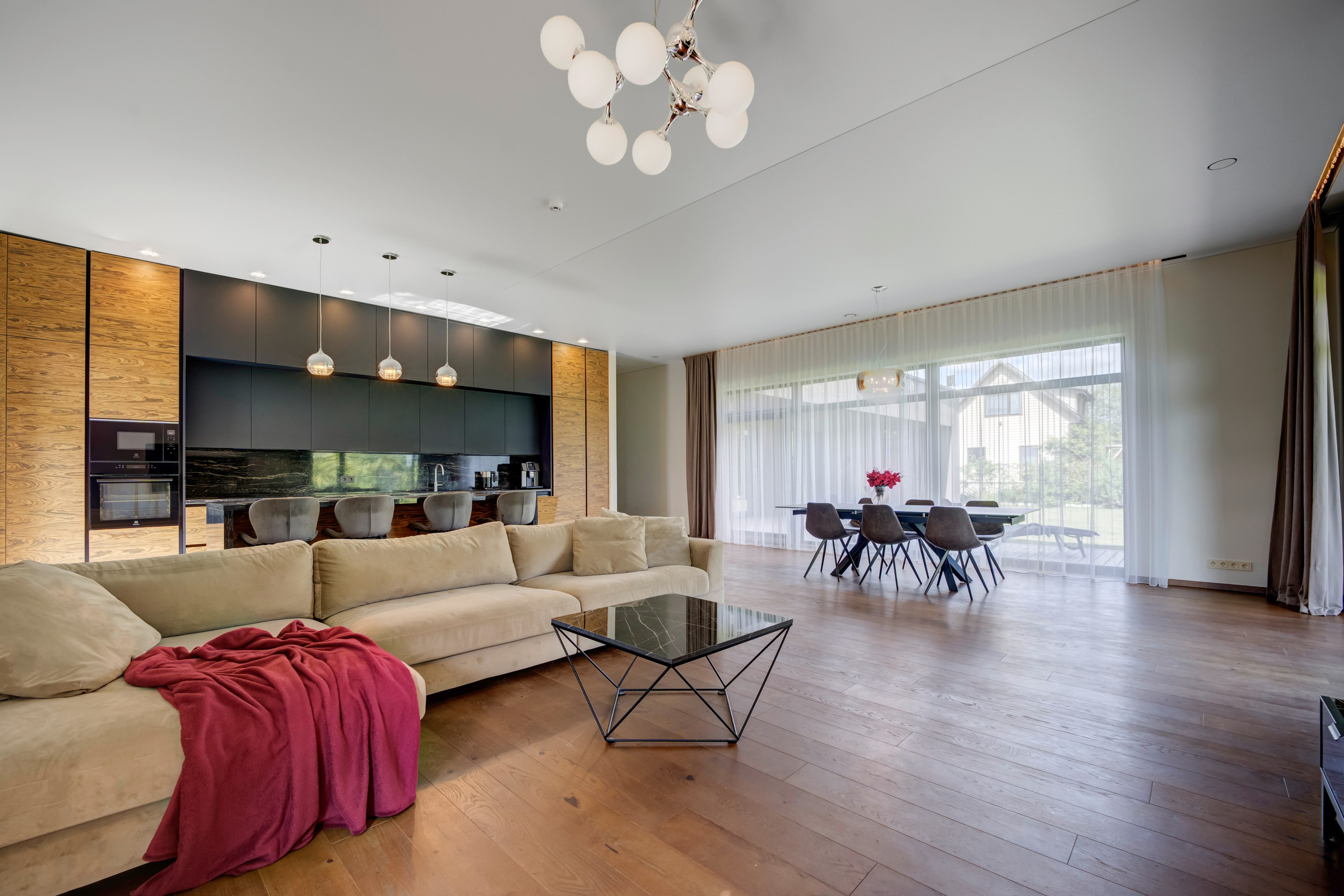 Namo fotografavimas su dronu Vilniuje