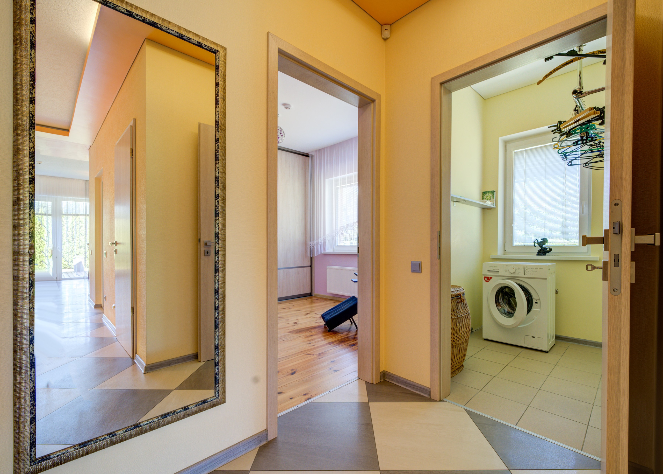 Žudiškių k. Ežero g. 70, Rešes sen. Elina Sapiega fotografė Vilniuje