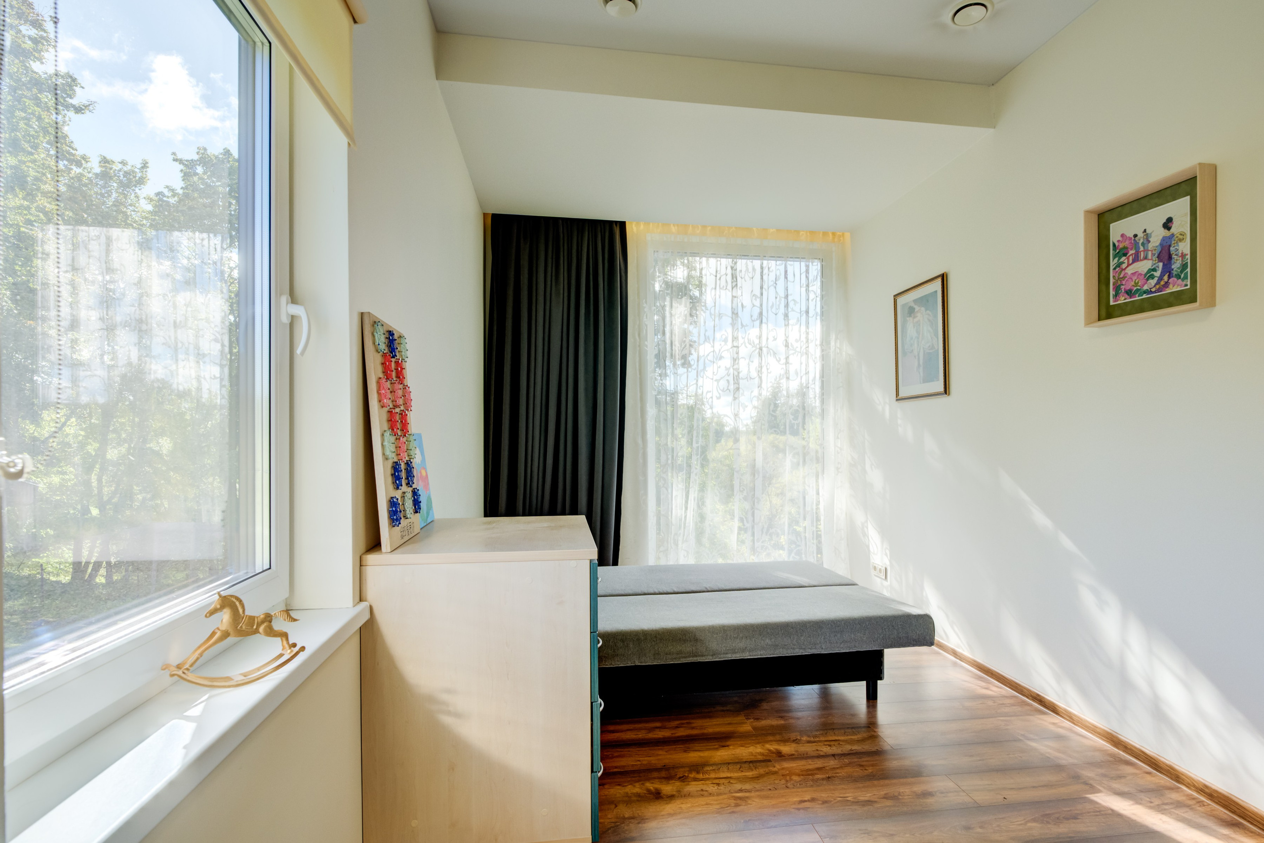 Sadyba Vinliaus r. prie ežero. Elina Sapiega fotografė Vilniuje