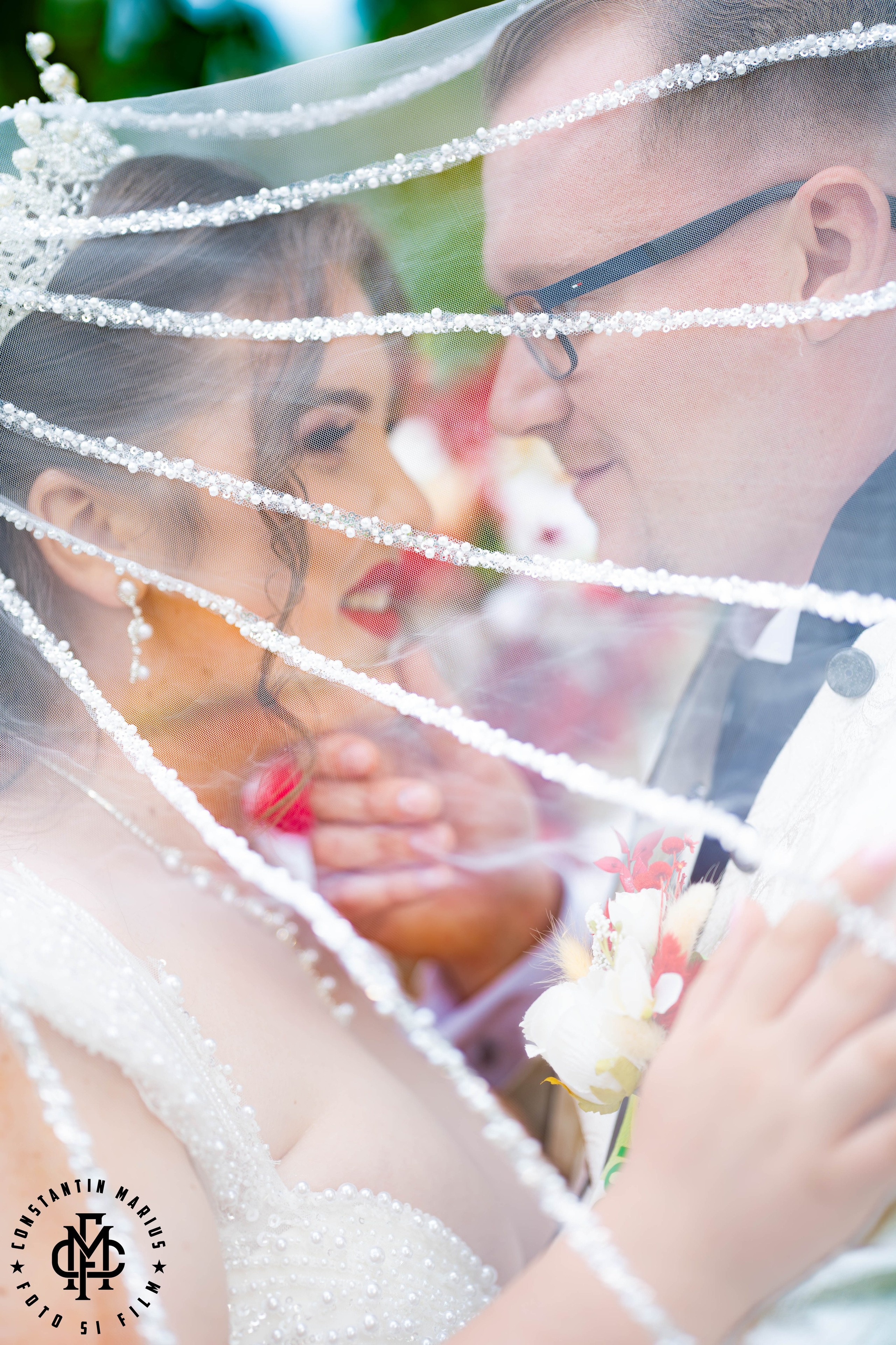 WEDDING PHOTOGRAPHY. DESPRE NOI