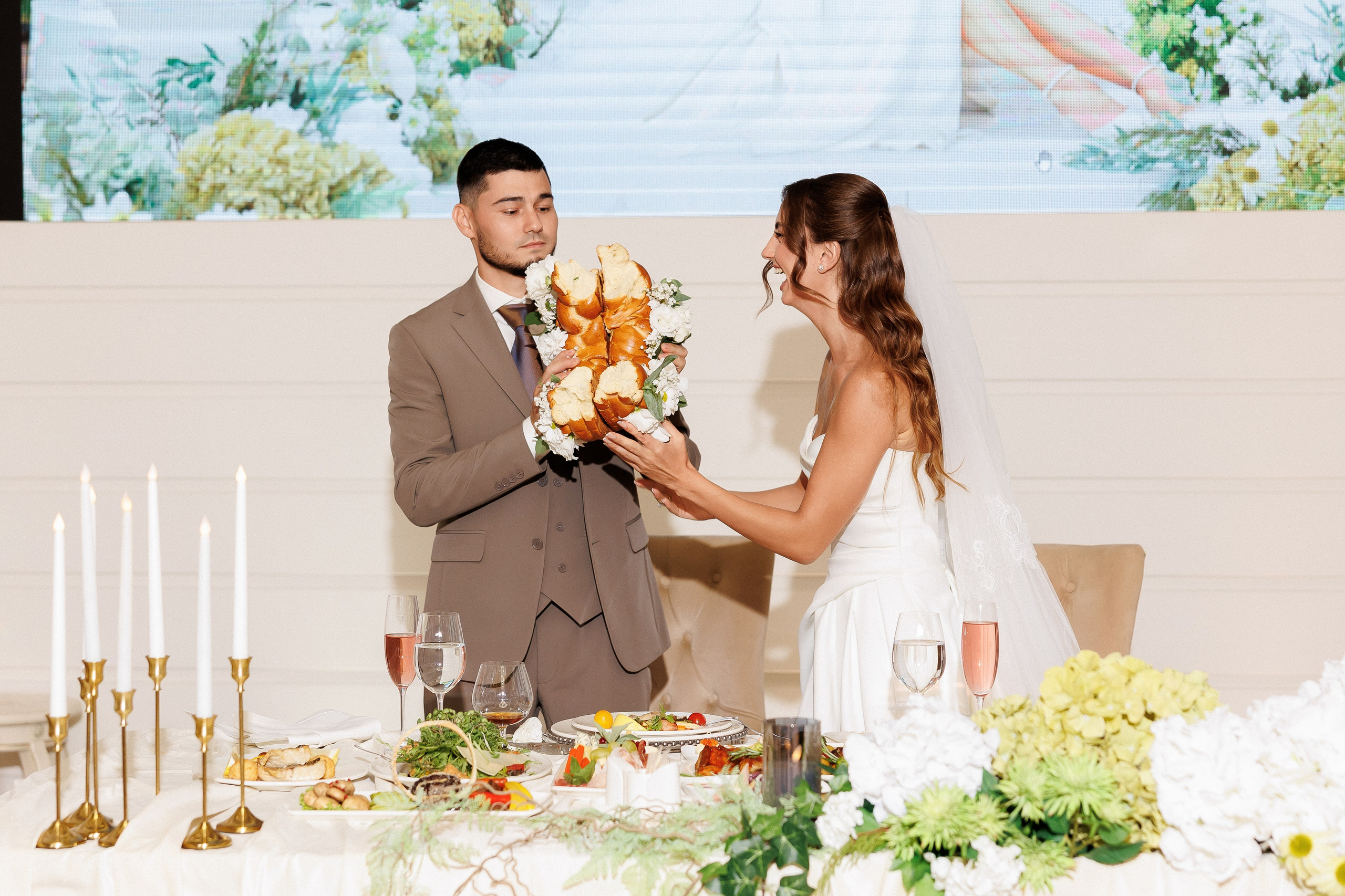 Eugen & Livia — Grand Elysee — Wedding Day. Servicii Foto și Video 067188353