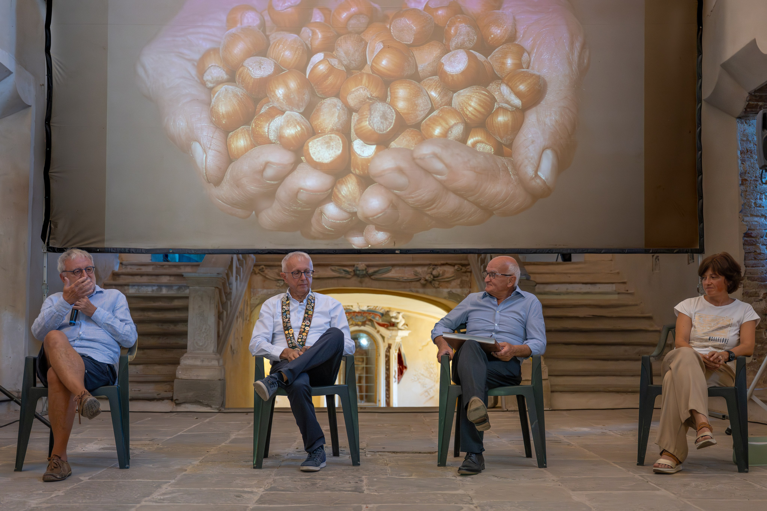 Il Tempo della Nocciola di Enzo Massa. “Gianmaria Coscia fotografo per passione”