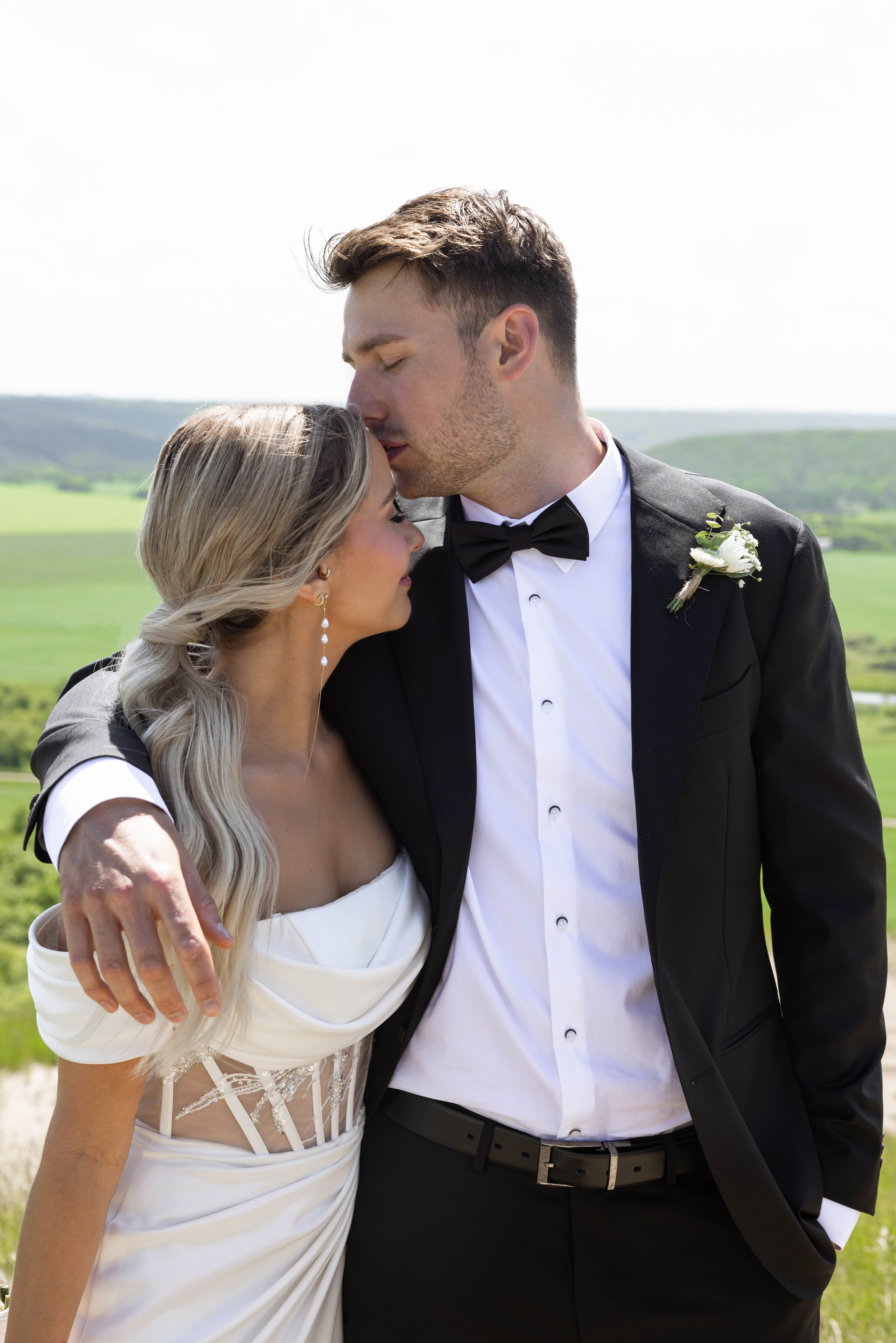 Beautiful Lakeside Wedding Photography. Wedding photography and videography in Regina, Saskatchewan