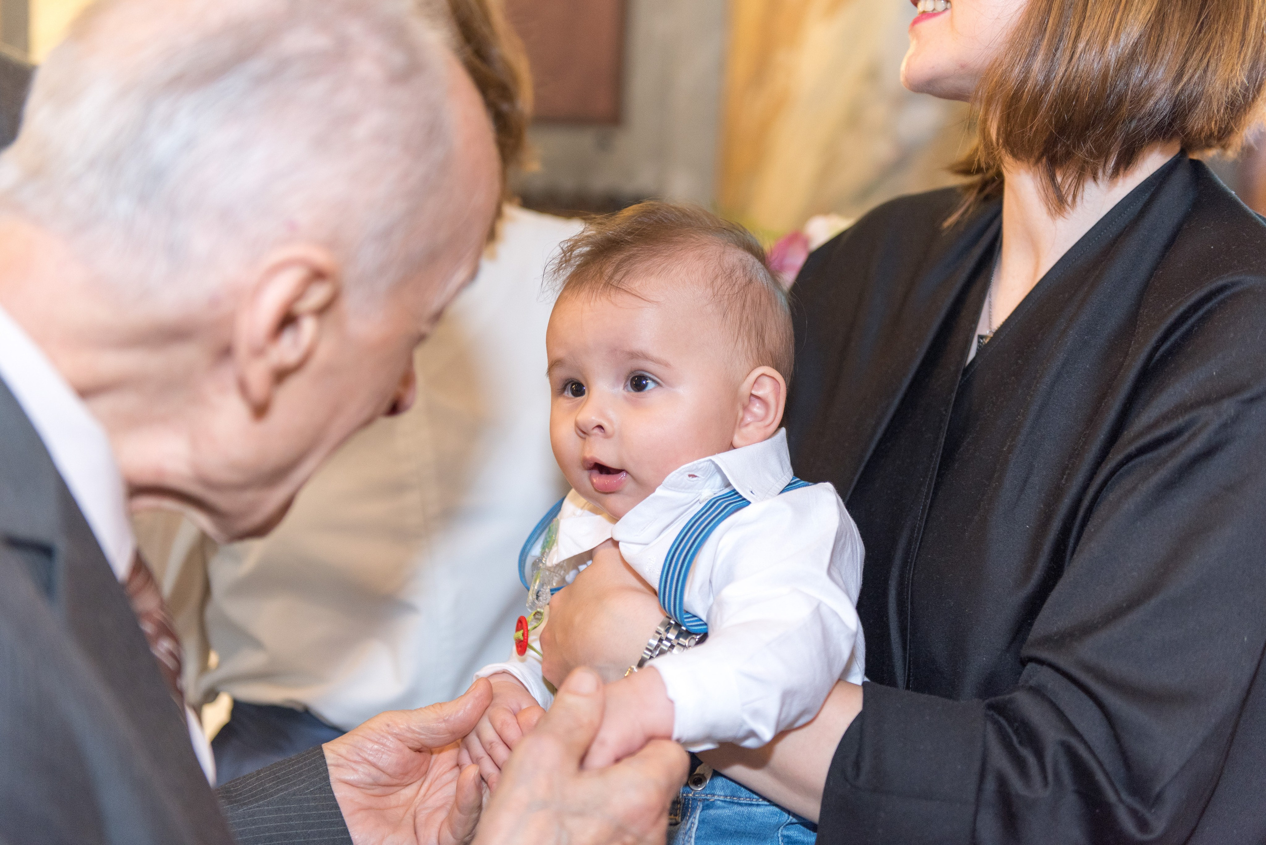 FChristening photographer, photo session at home, baby photos, professional baptism photographer Bucharest, family photo session, baby photo session, baptism photos at home, baby preparation photos, baby baptism, baptism customs, baptism photographer, baptism photo offer, professional photographer Bucharest