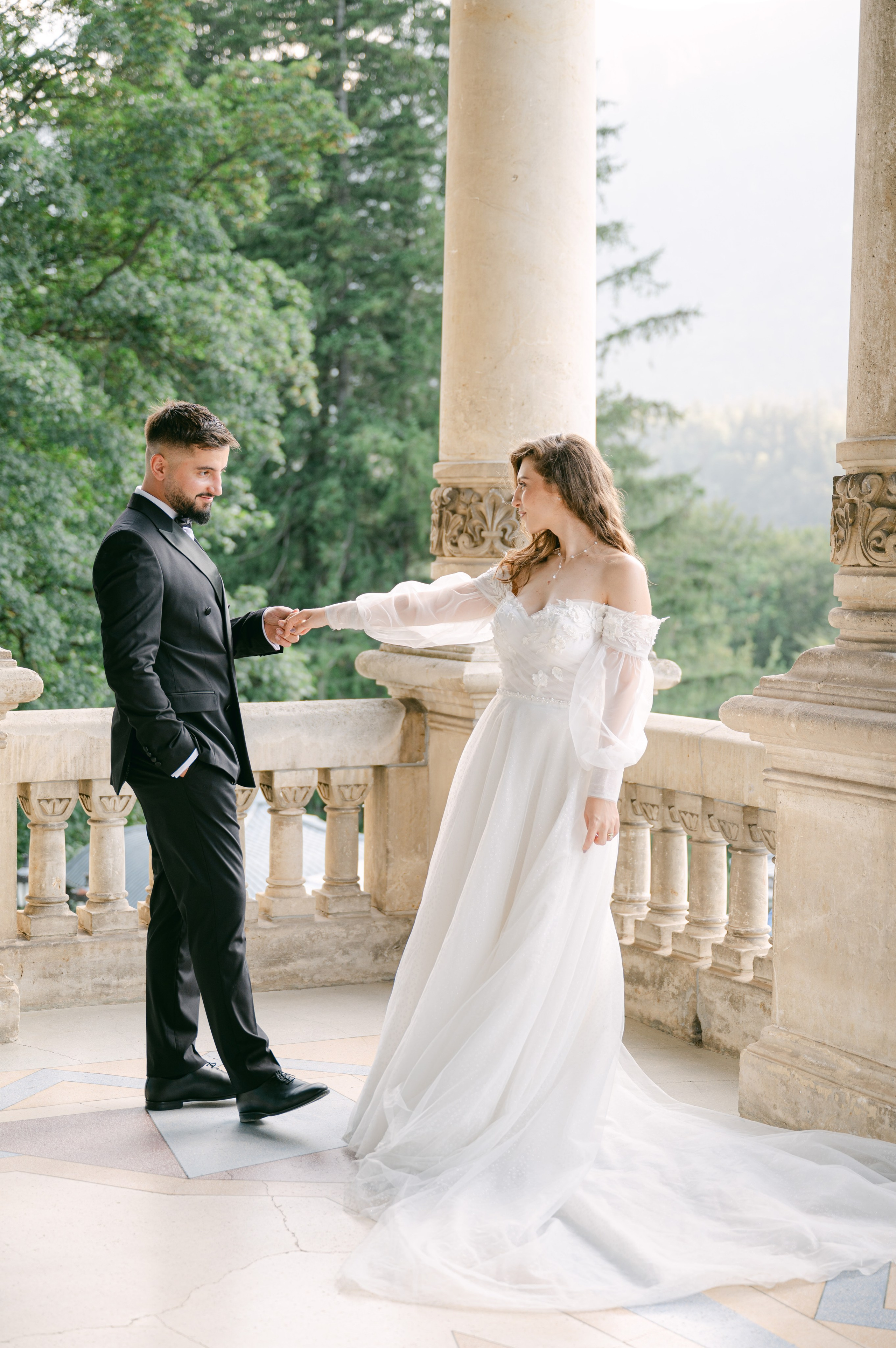 Sedinta foto trash the dress la castelul Cantacuzino