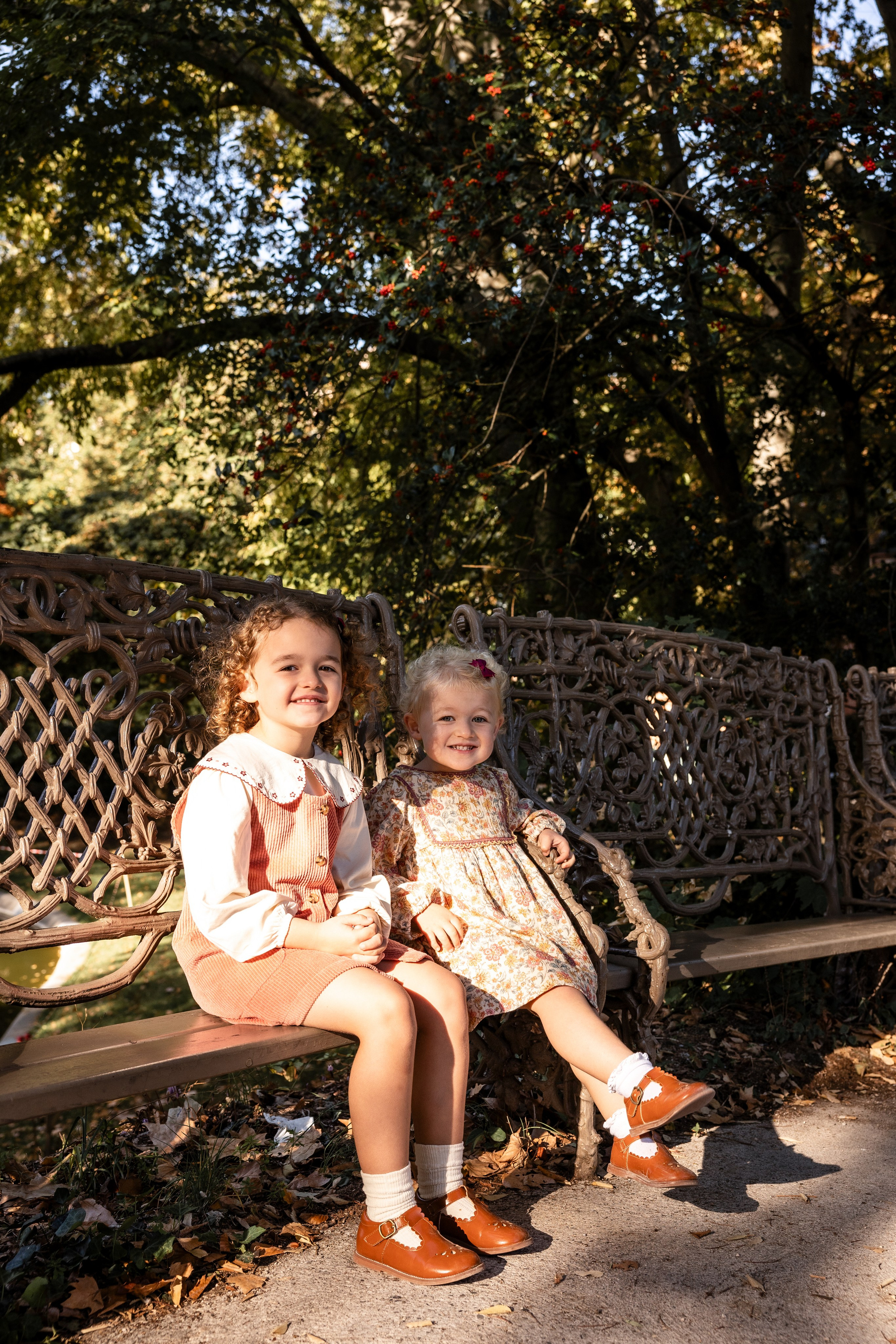 Autumn Family photoshoot in Toulouse. Jardin des Plantes. Eugénie Smirnova — your photographer in Toulouse and southwest France