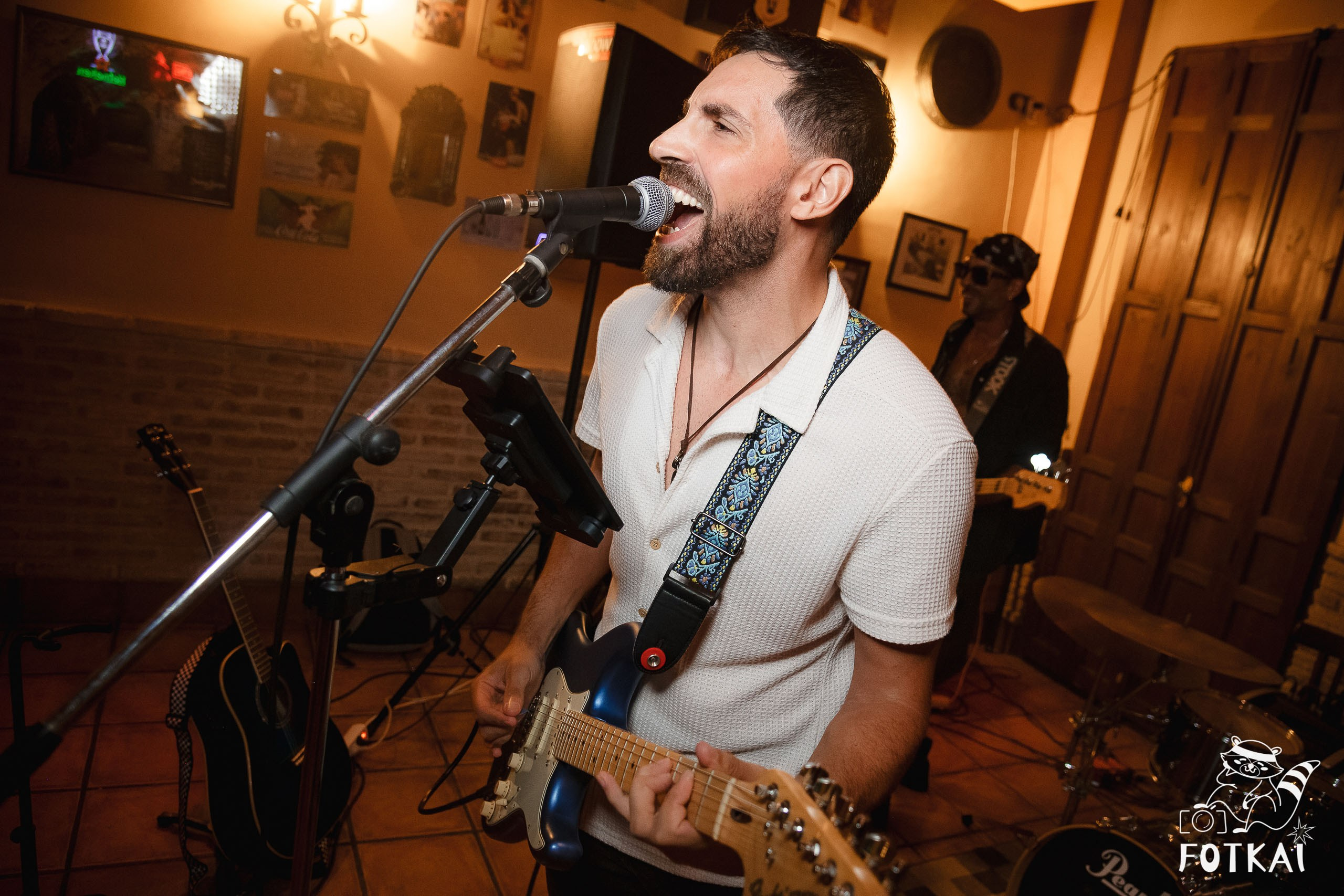 Stones of the Coast en Café Aljibe Rojales: Reportaje fotográfico 30.08.25 | FOTKAI