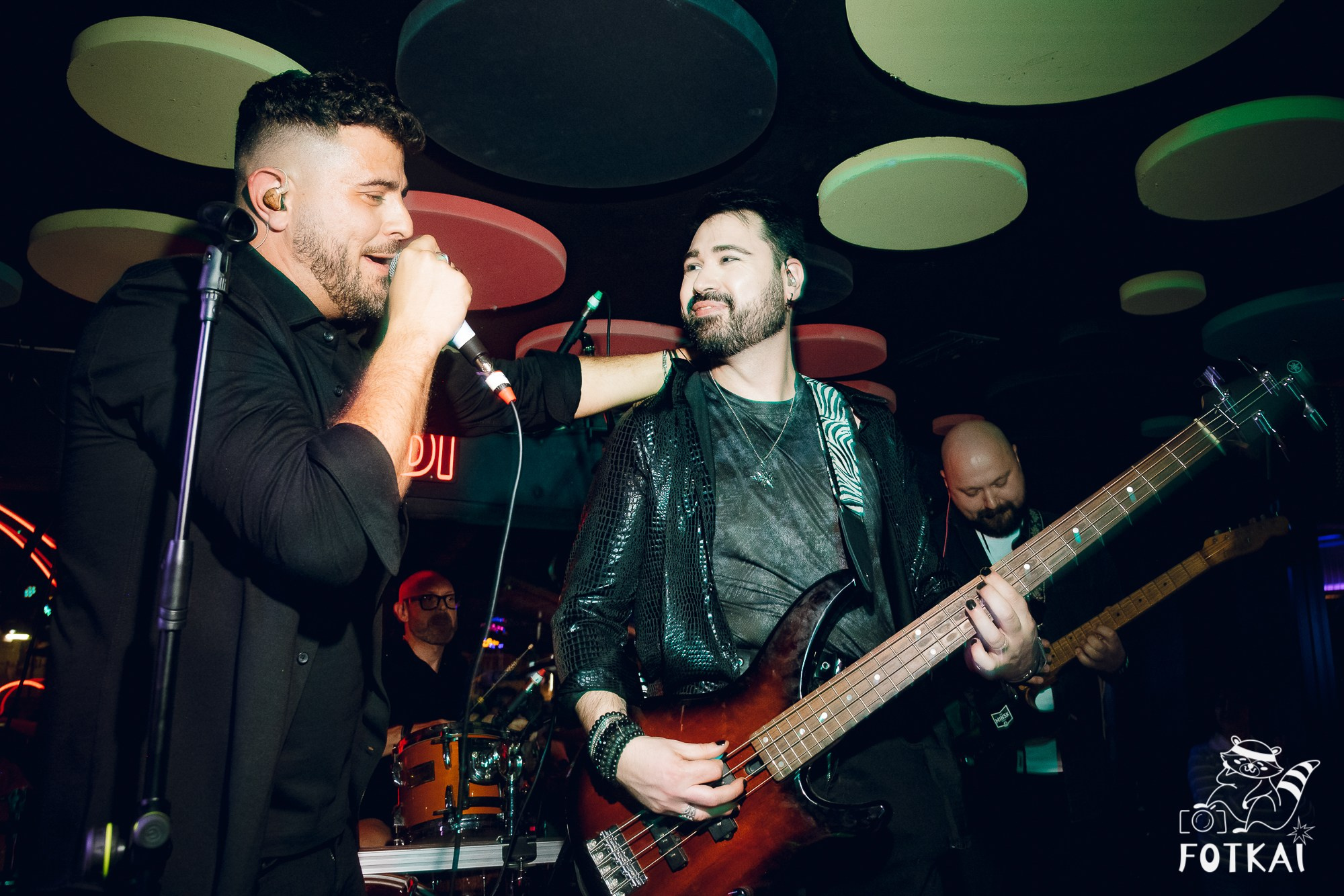 Концерт Delyrio в Confetti Playa Alicante — живое выступление группы, февраль 2026 | FOTKAI