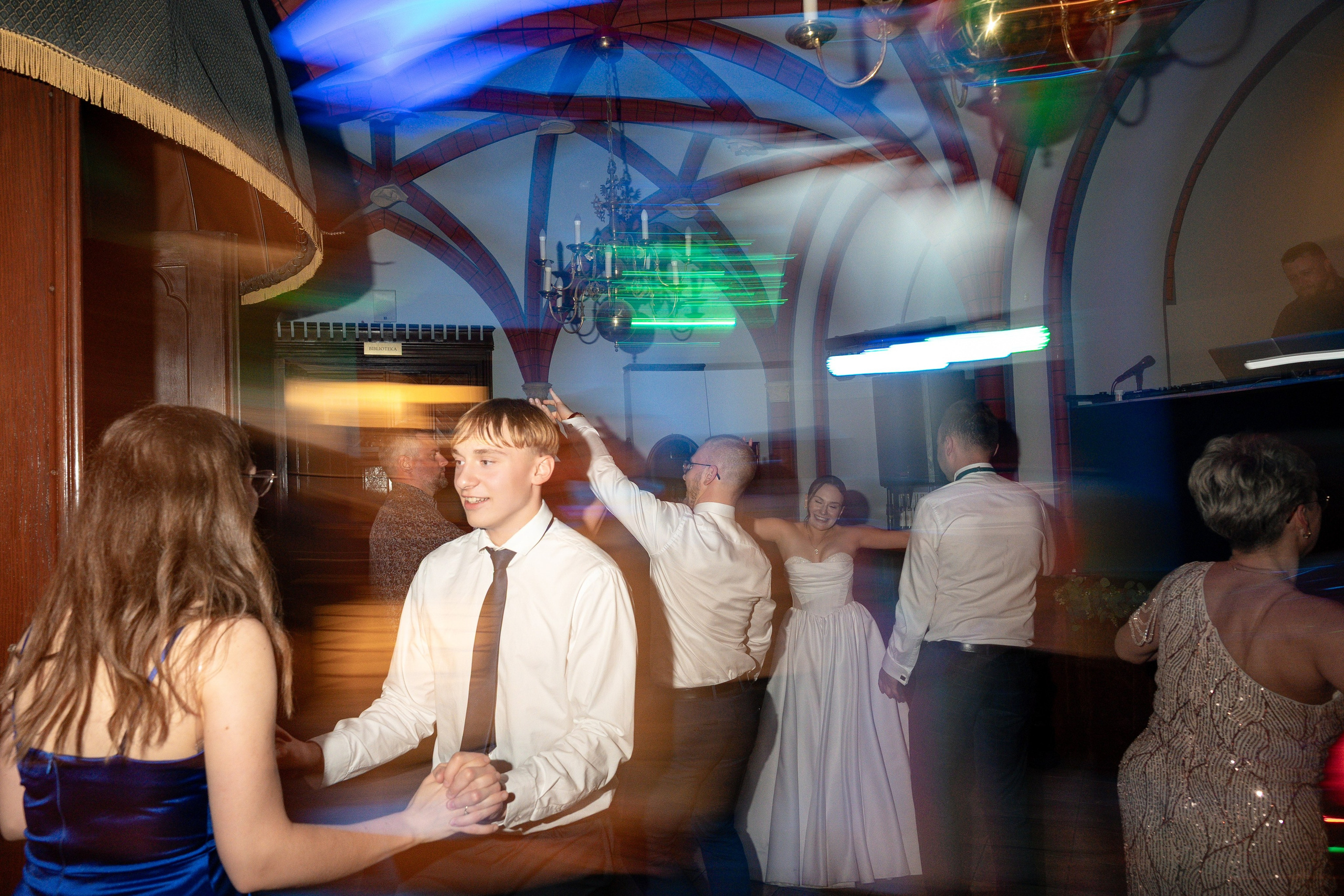 E&N: Zamek w Rzucewie. SL Wedding Photo — Editorial, Elegant & Timeless Wedding Photography in Poland and Across Europe