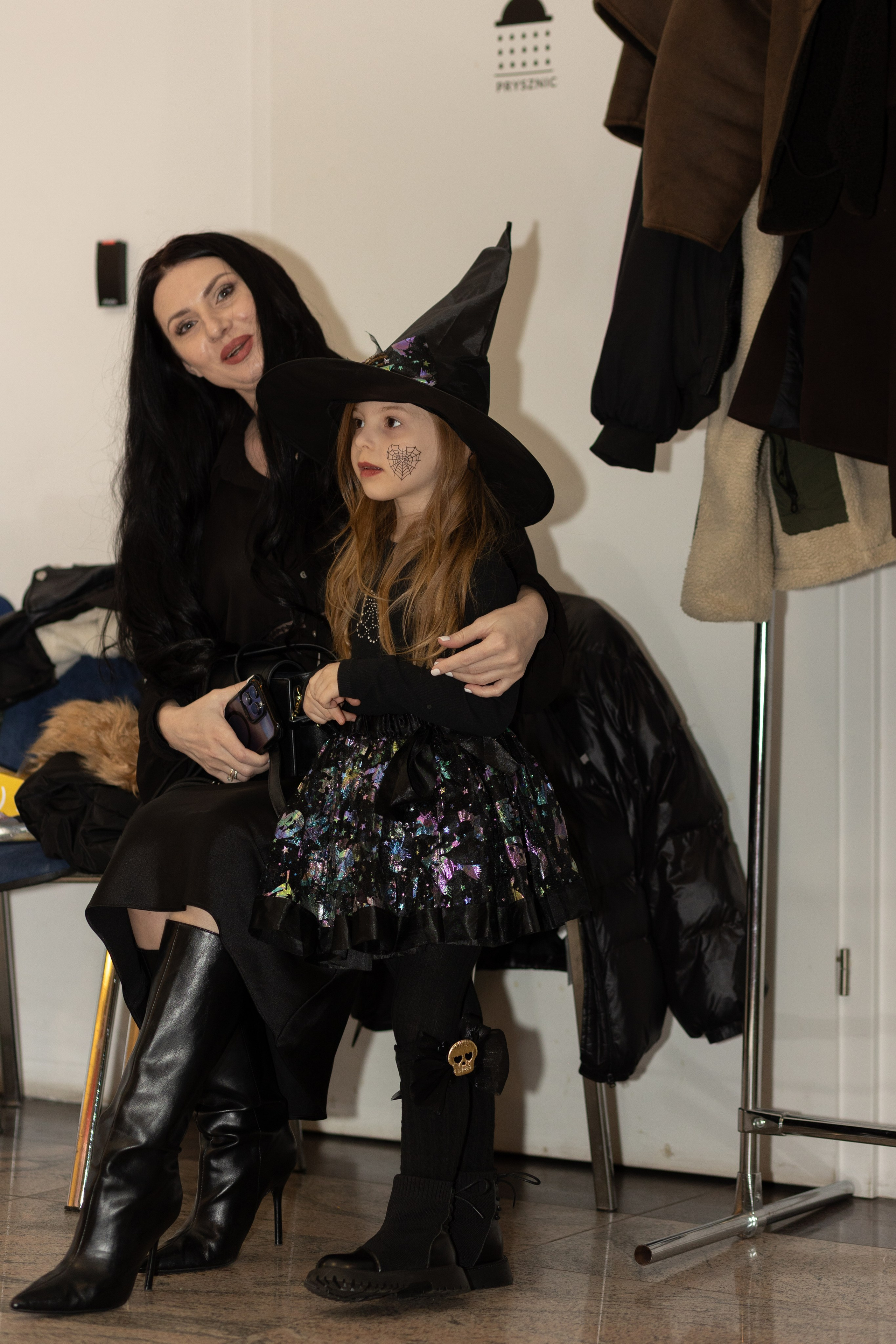 Leo dance studio Helloween 2025. Семейный и детский фотограф в Варшаве Мила Бобровская