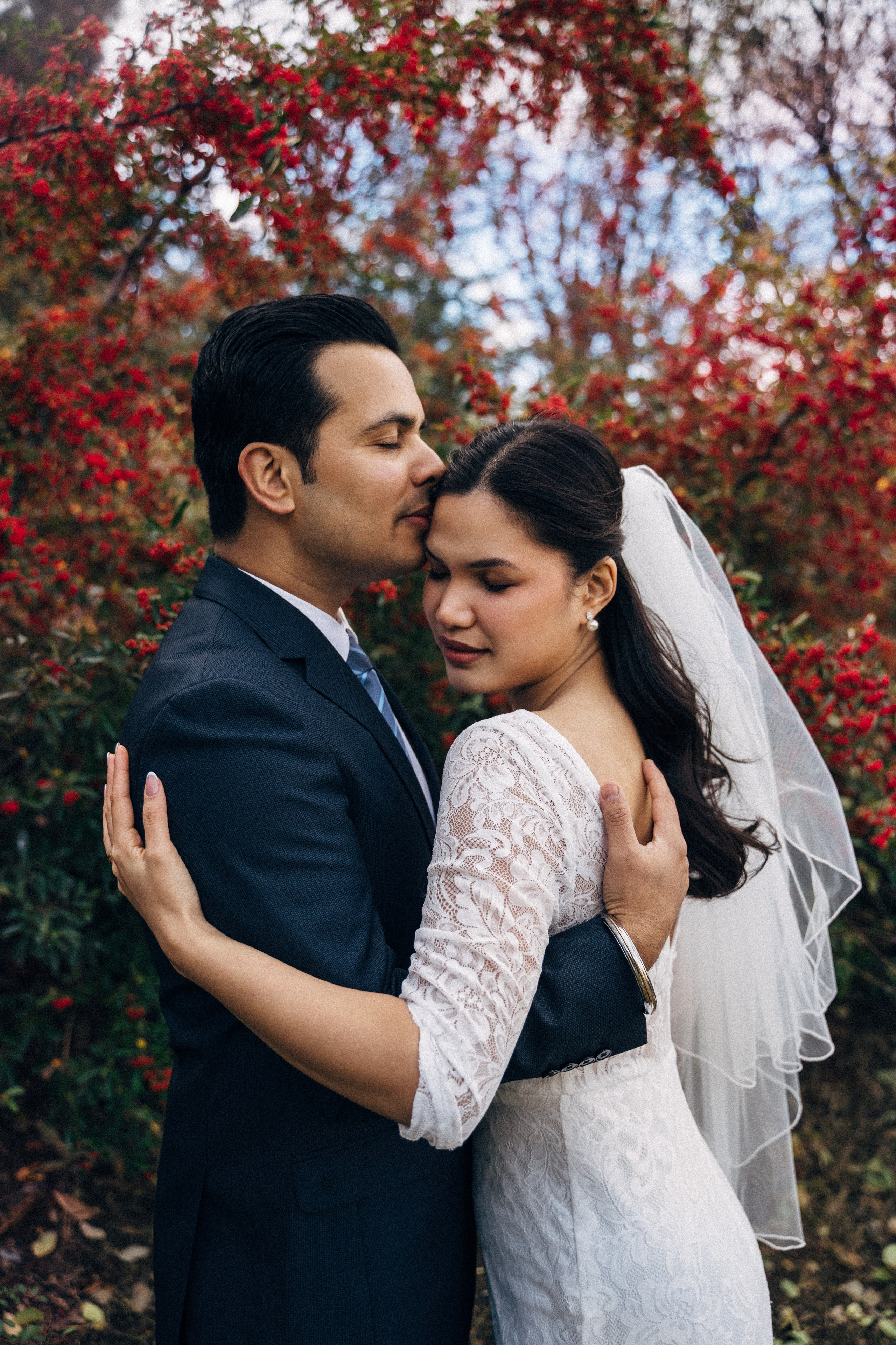 Wedding photo shoot in the Tbilisi Botanical Garden in winter