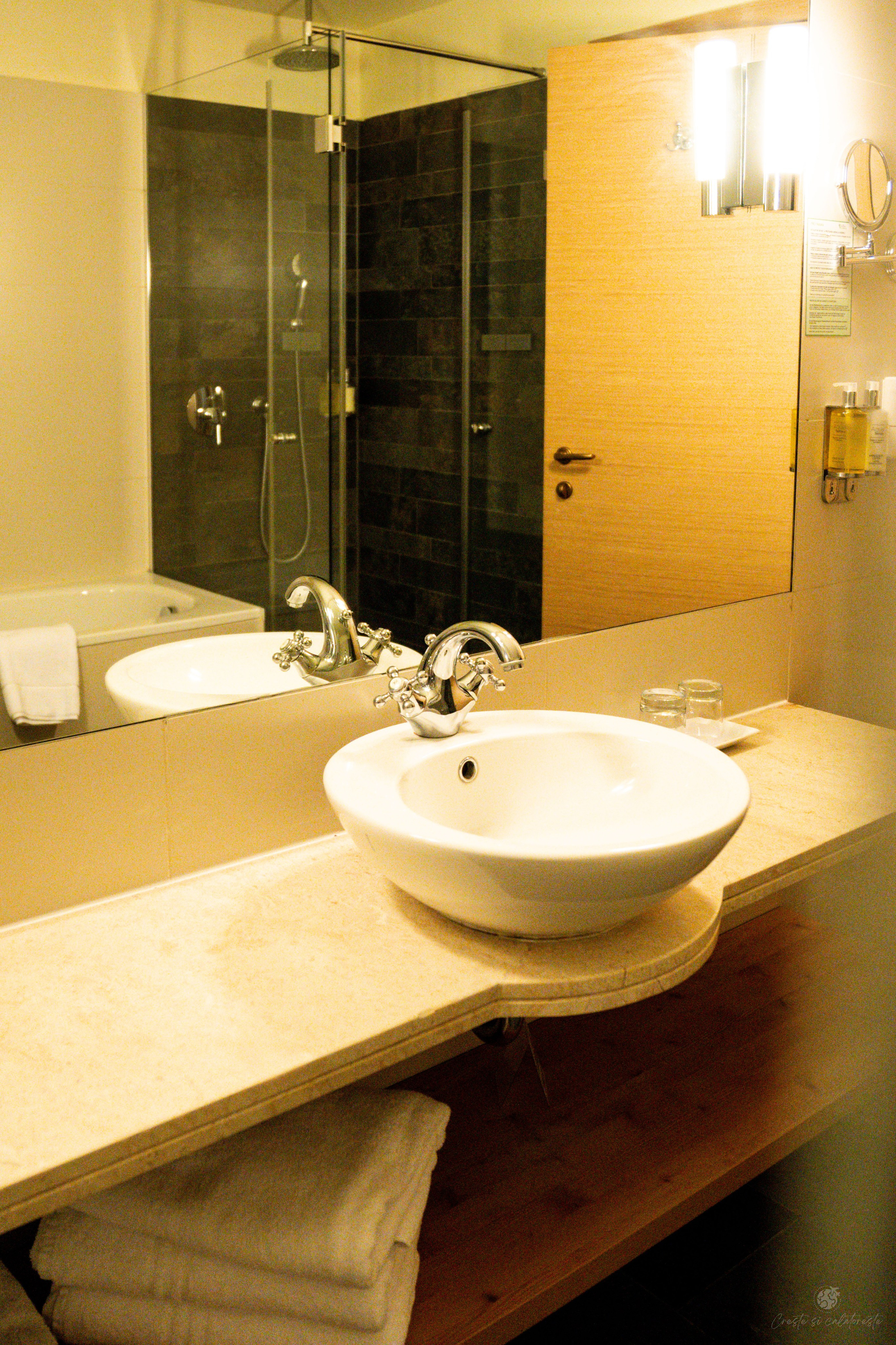 Ana Hotels. Creste si calatoreste