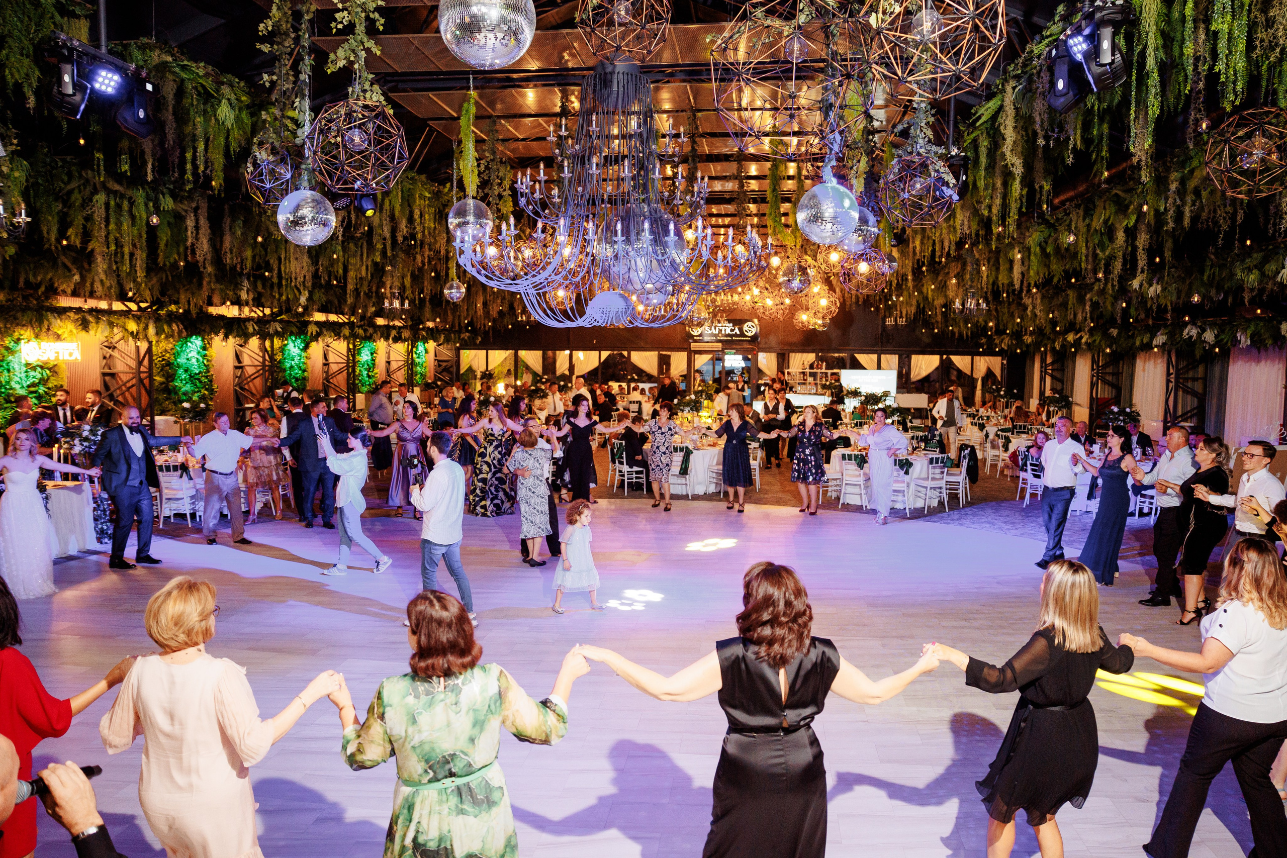 Raluca & Bogdan - Domeniile Saftica. MDimaFotoStudio. Fotograf de nuntă, evenimente private și de familie