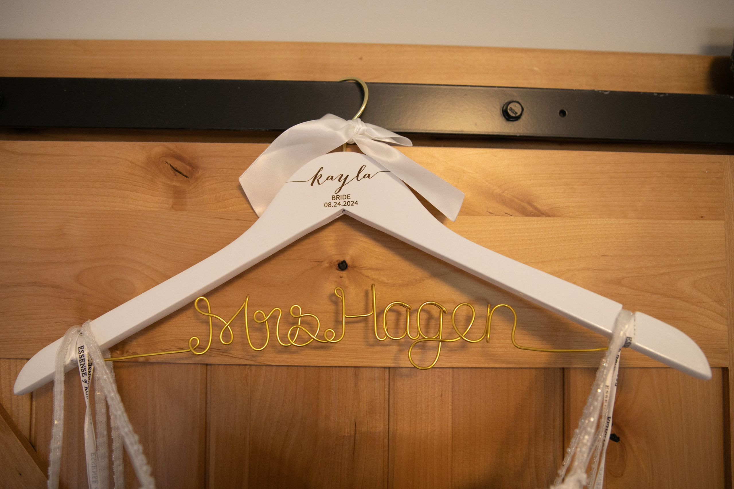 Kayla Hagen — Getting Ready Photos. Fotografía accesible en Calgary