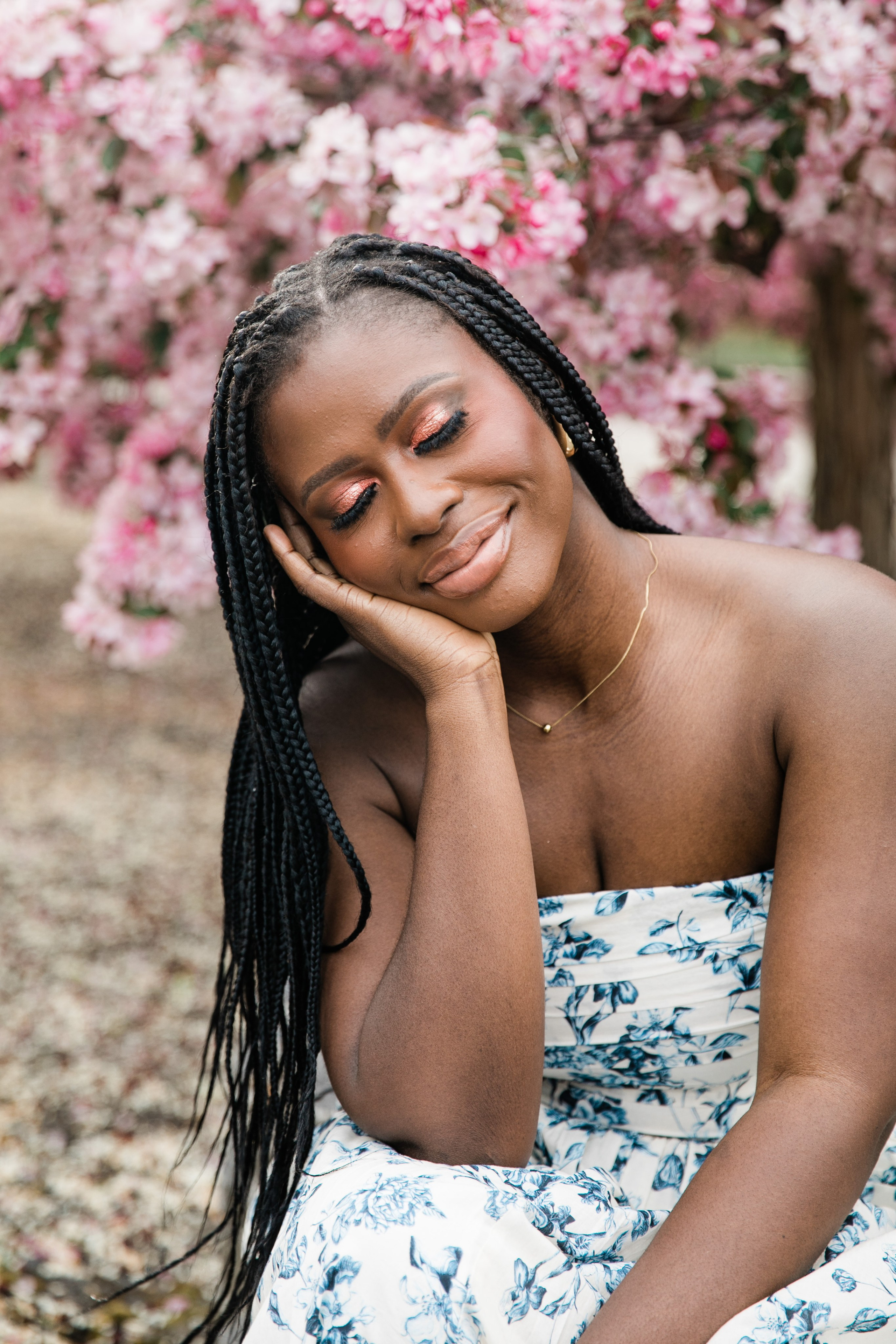 Ester — Cherry Blossom Family Photos. Fotografía accesible en Calgary