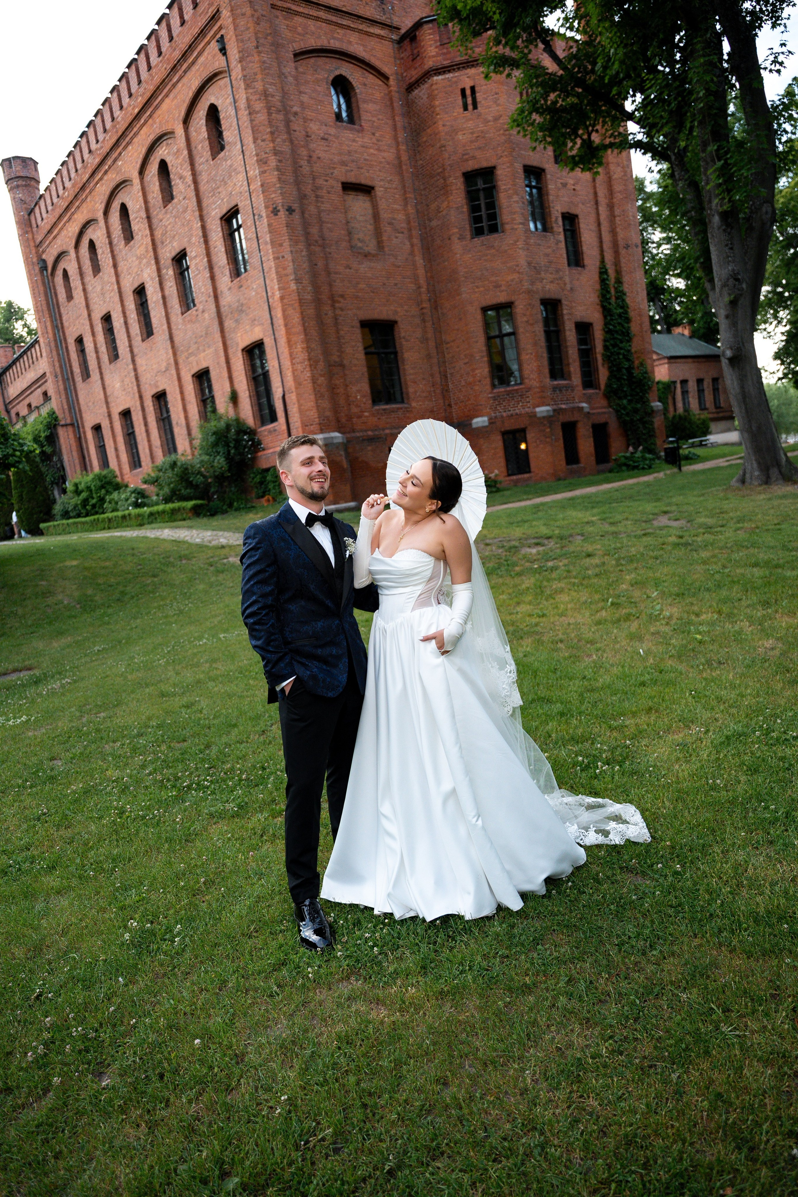 E&N: Zamek w Rzucewie. SL Wedding Photo — Editorial, Elegant & Timeless Wedding Photography in Poland and Across Europe