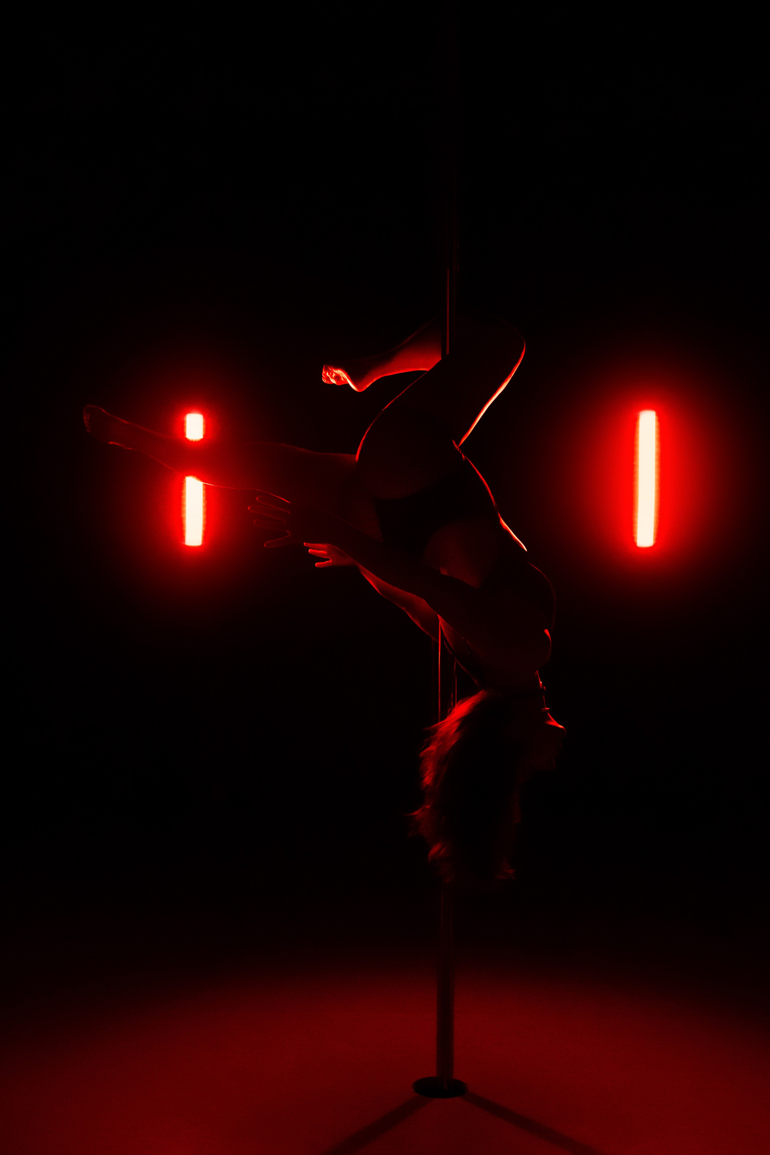 POLE PHOTOSHOOT. Photographer and retoucher Elena Skullova