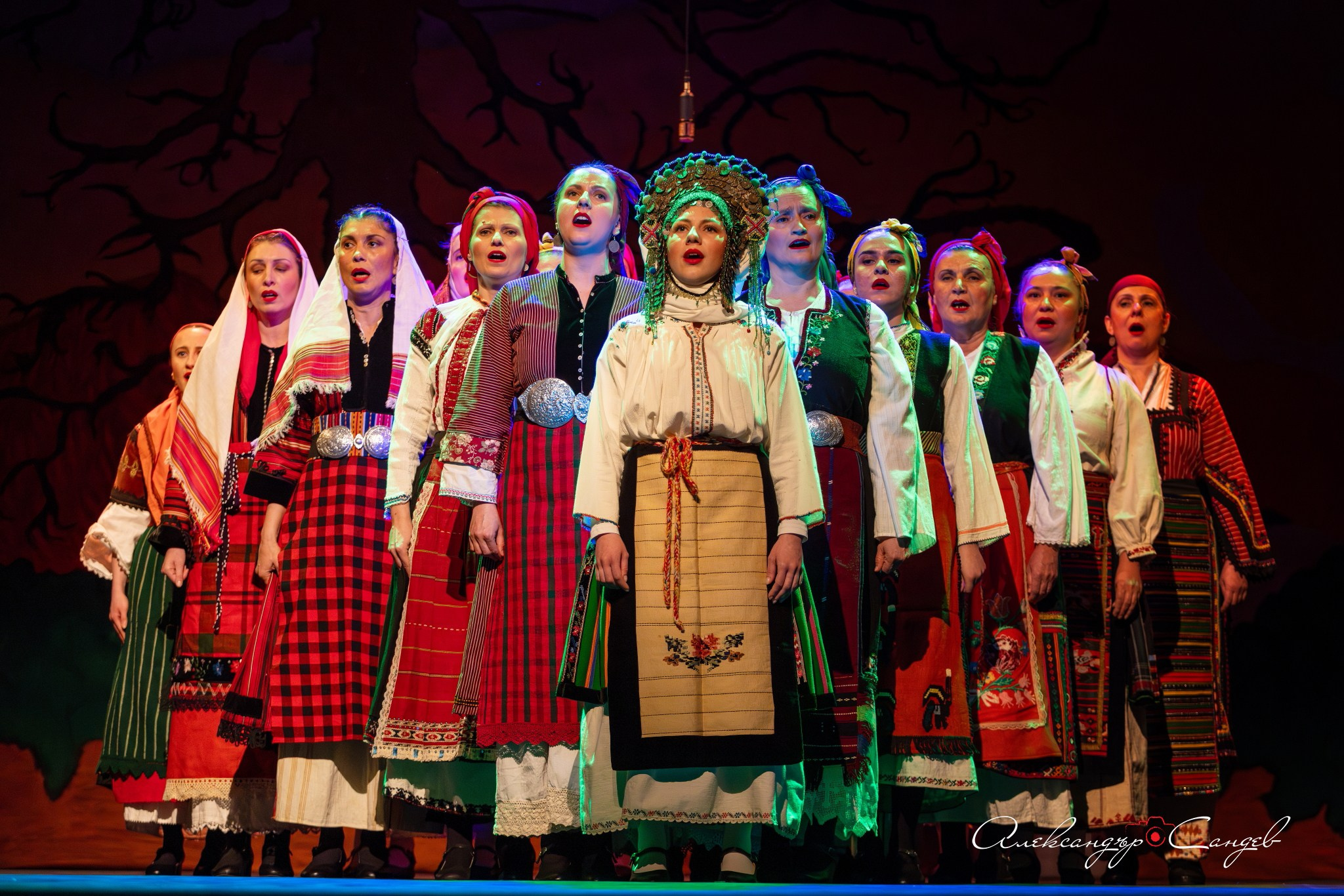 „Змейова сватба“, спектакъл на представителен ансамбъл „Шевица“ - 28.03.2026 -. Александър Сандев - website