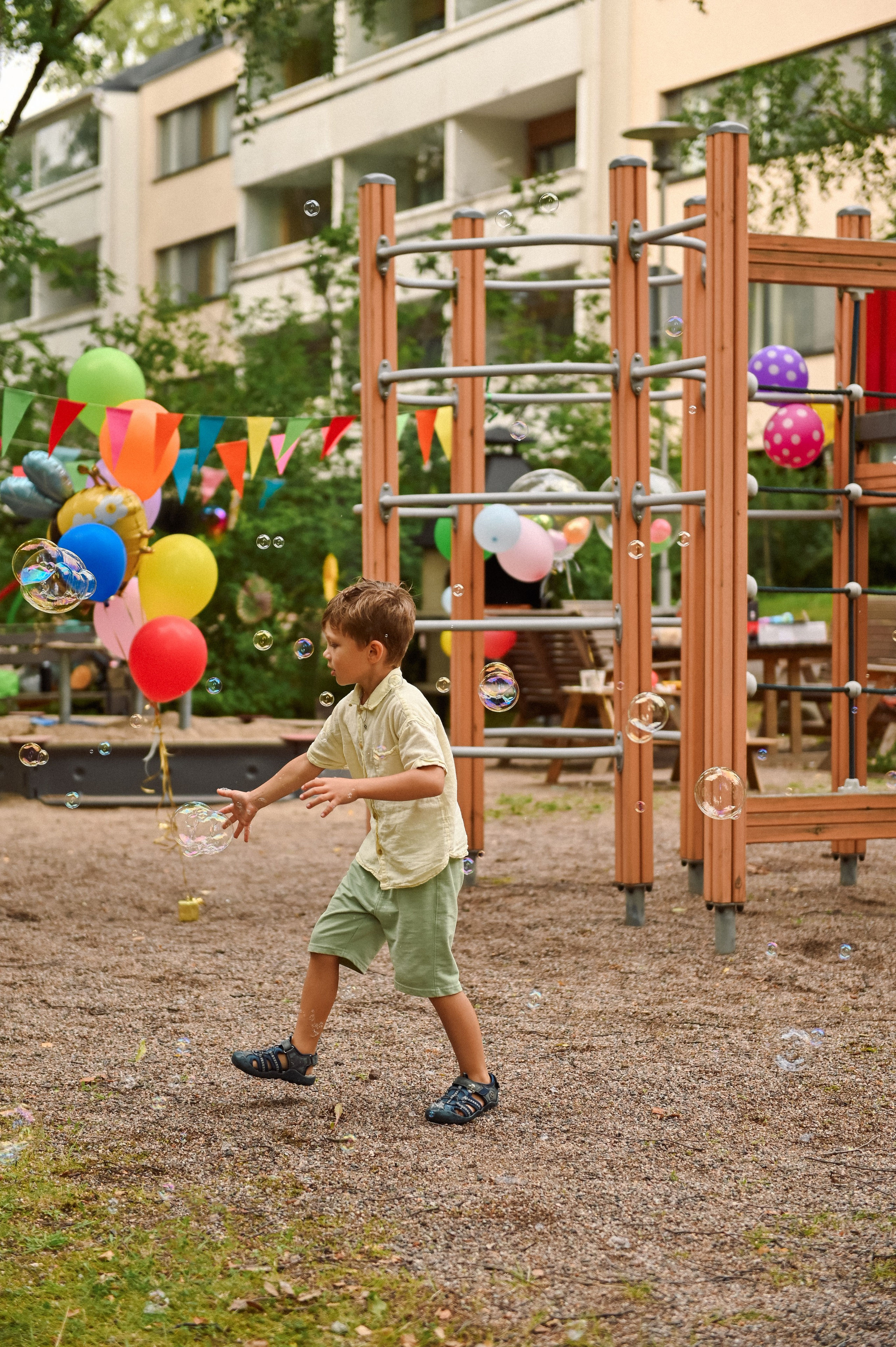 Праздник во дворе дома. Детский и семейный фотограф в финляндии дина пулкка. контент фотограф