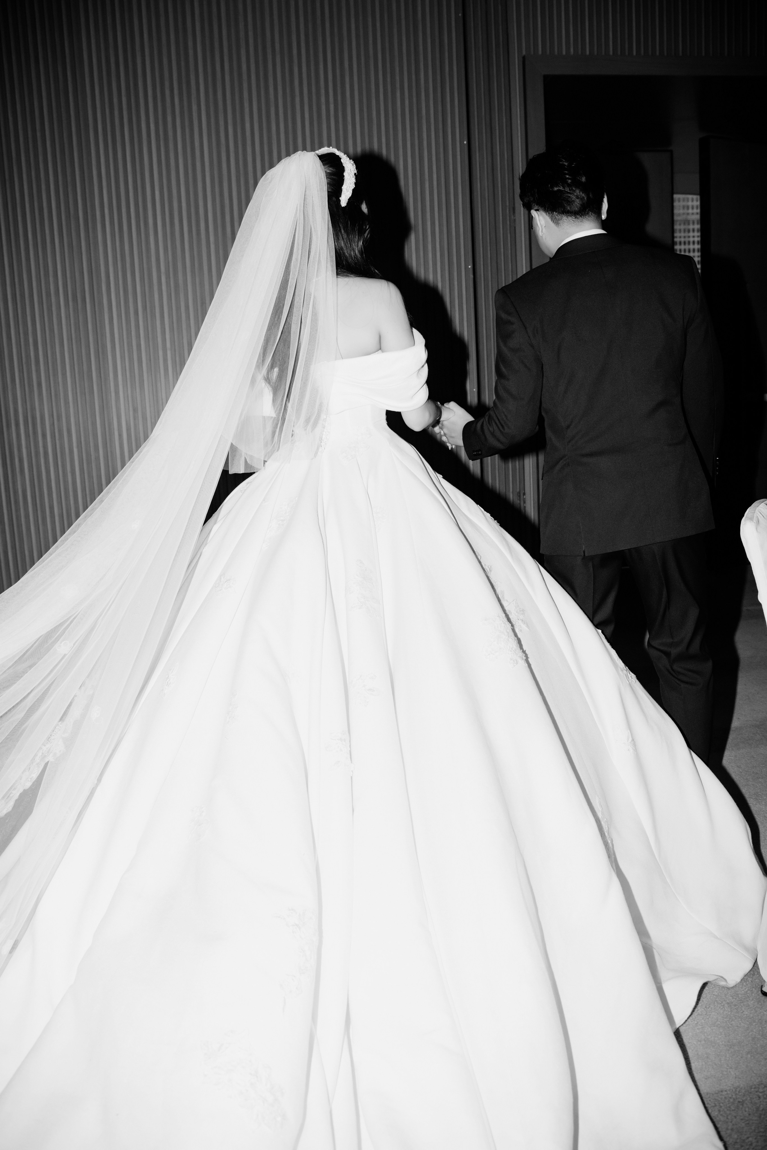 DAT & TU / Wedding Party. Saigon Wedding Present | Art Beyond Moments