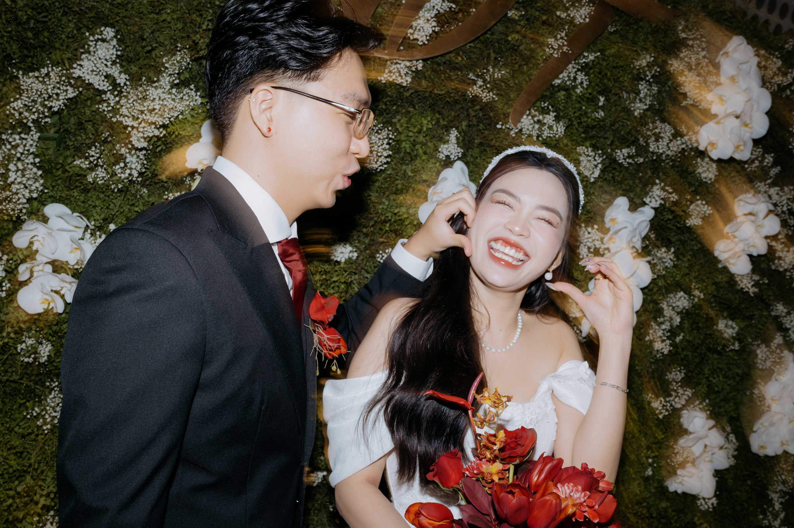 DAT & TU / Wedding Party. Saigon Wedding Present | Art Beyond Moments