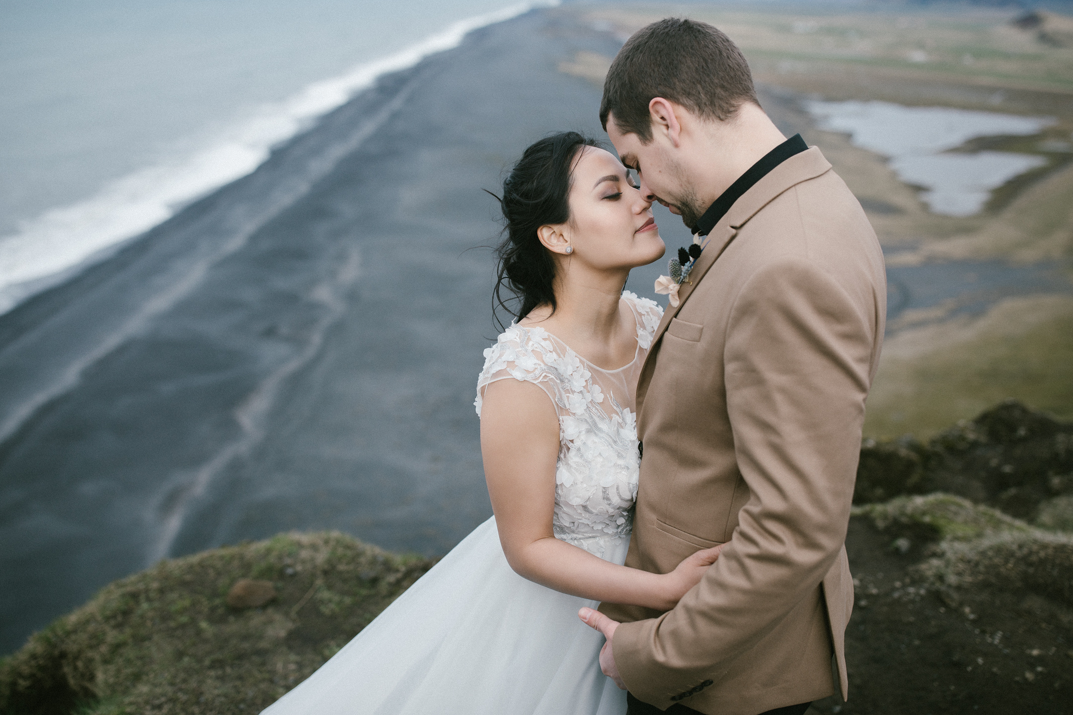 After Wedding Island | Vik, Schwarzer Strand & Skógafoss. Hochzeitsfotograf Bodensee & Allgäu | Liliana Berkut