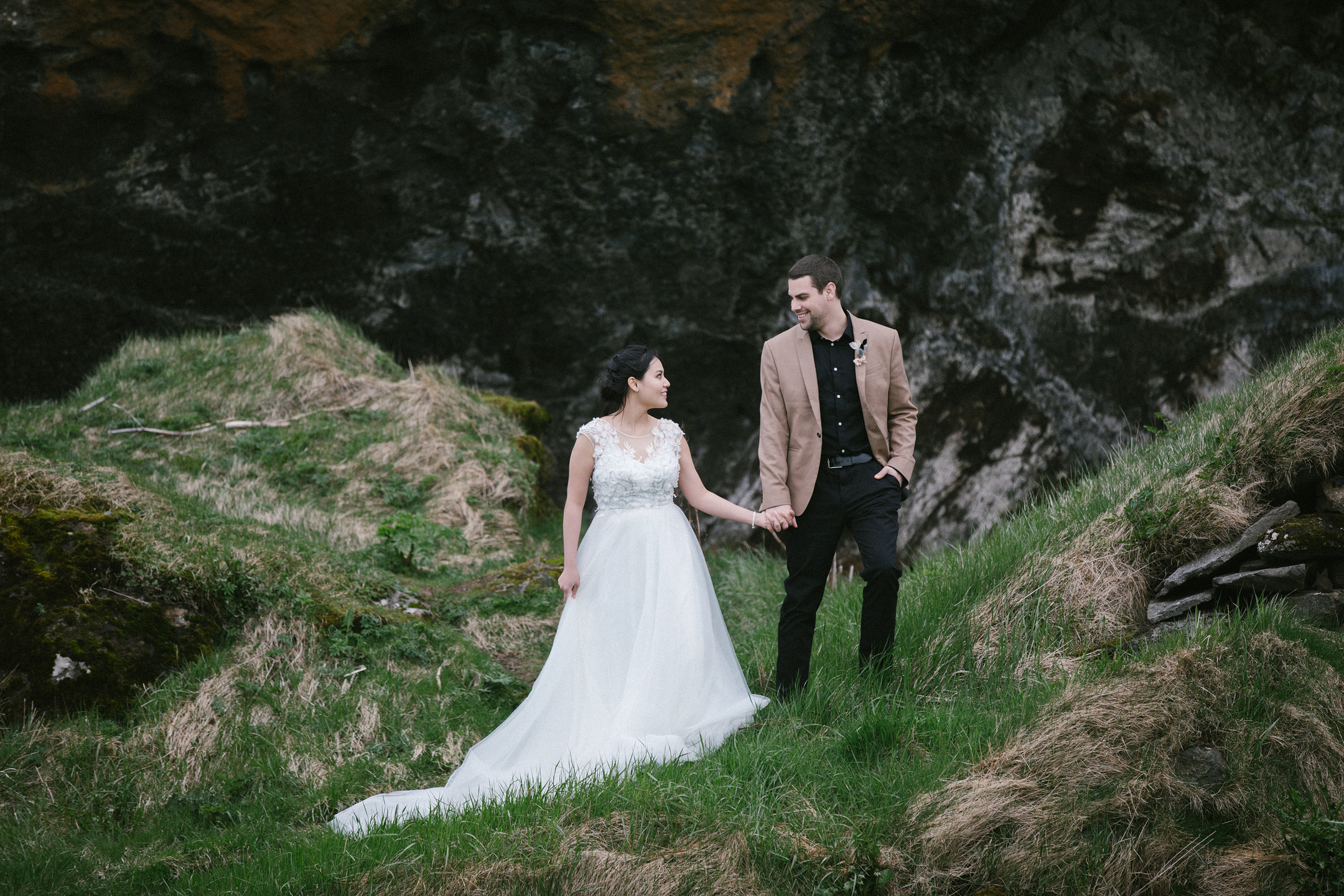 After Wedding Island | Vik, Schwarzer Strand & Skógafoss. Hochzeitsfotograf Bodensee & Allgäu | Liliana Berkut