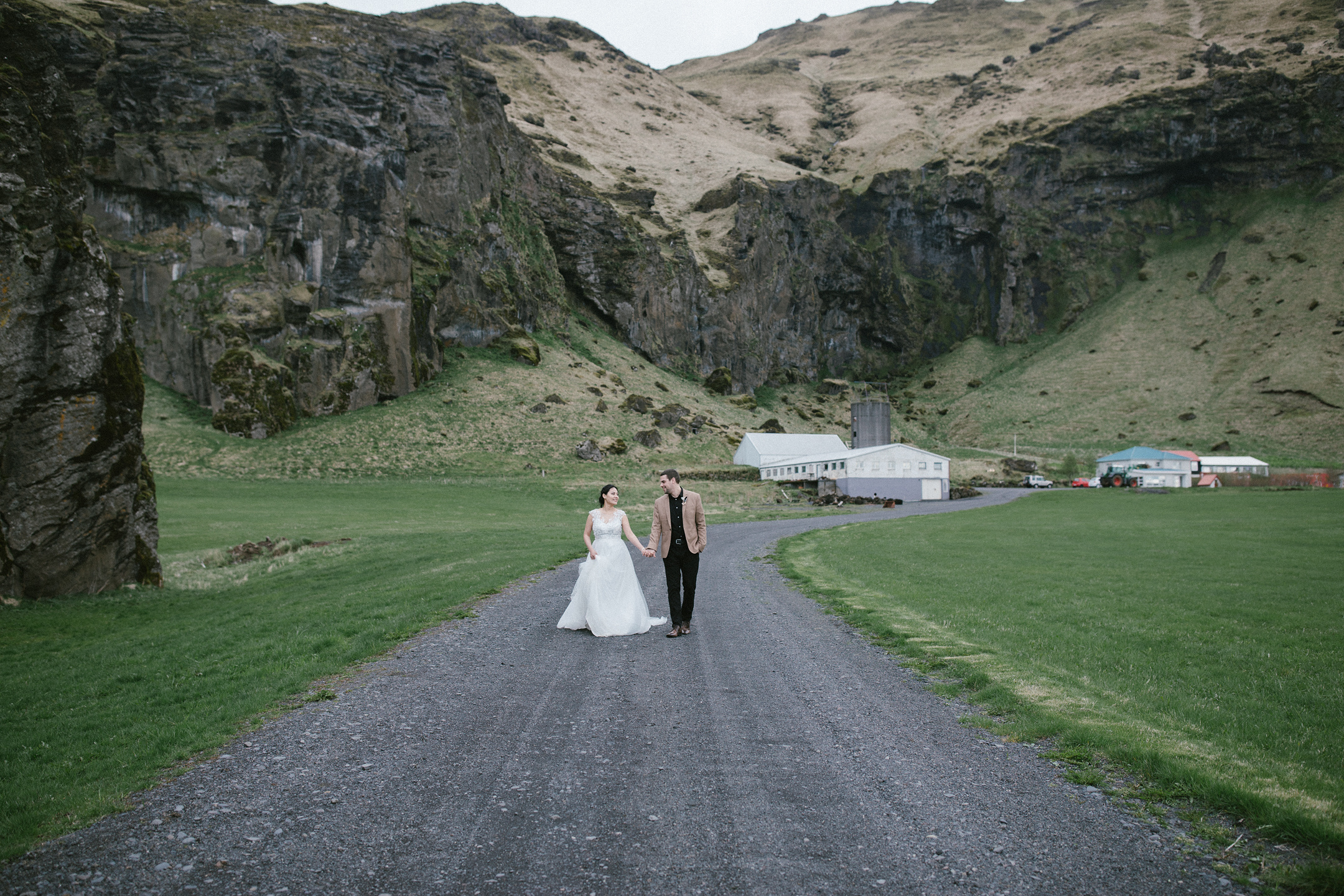 After Wedding Island | Vik, Schwarzer Strand & Skógafoss. Hochzeitsfotograf Bodensee & Allgäu | Liliana Berkut