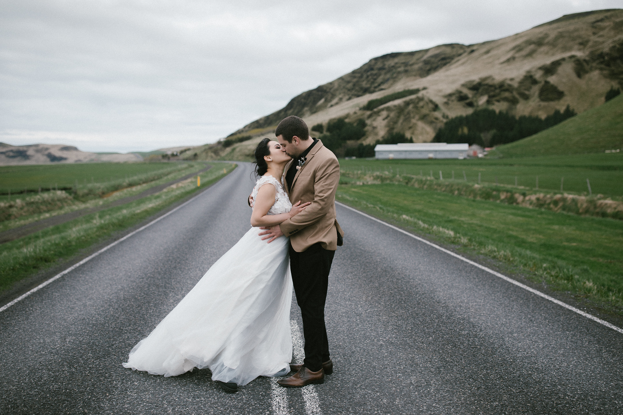 After Wedding Island | Vik, Schwarzer Strand & Skógafoss. Hochzeitsfotograf Bodensee & Allgäu | Liliana Berkut