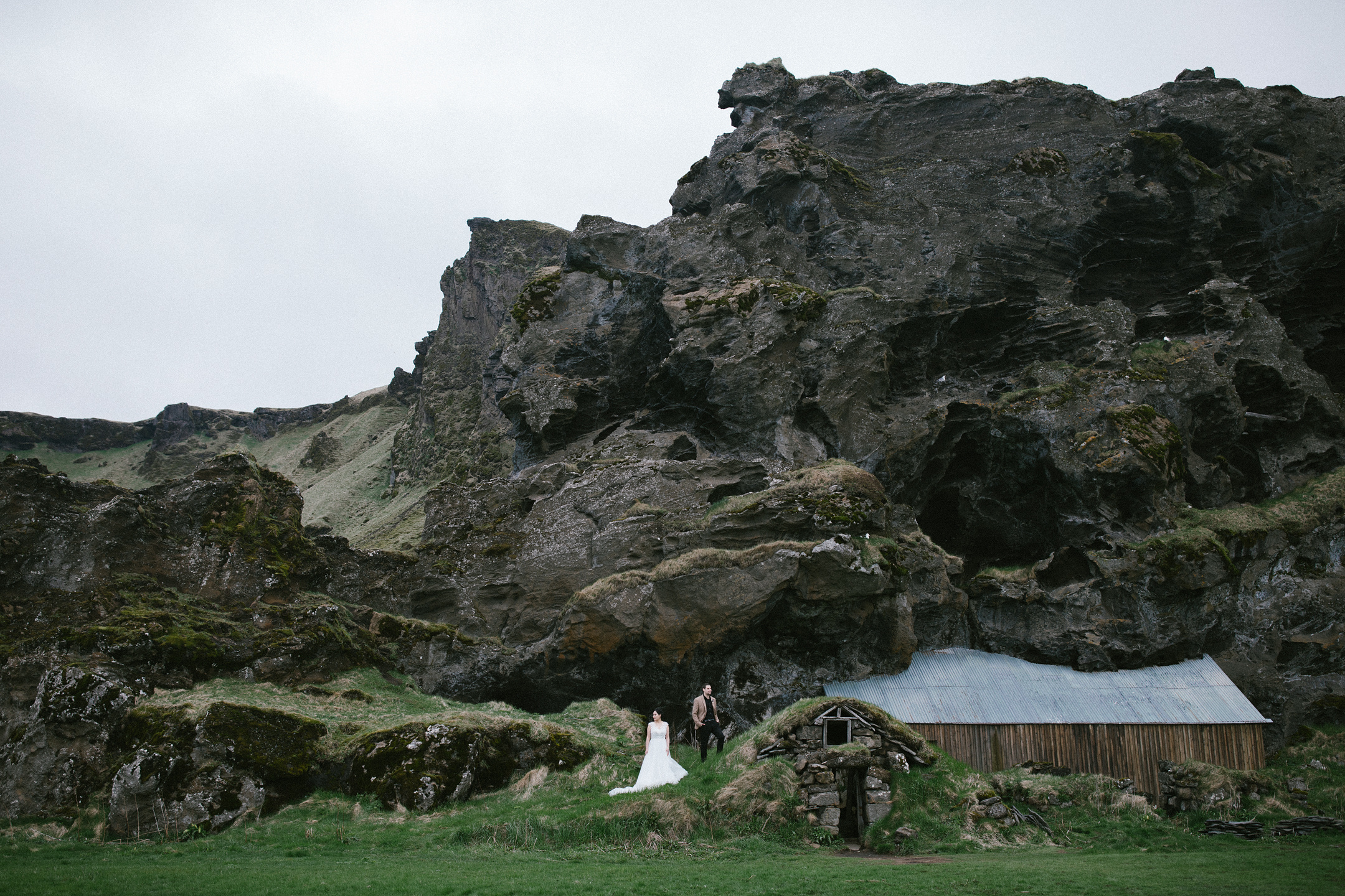 After Wedding Island | Vik, Schwarzer Strand & Skógafoss. Hochzeitsfotograf Bodensee & Allgäu | Liliana Berkut