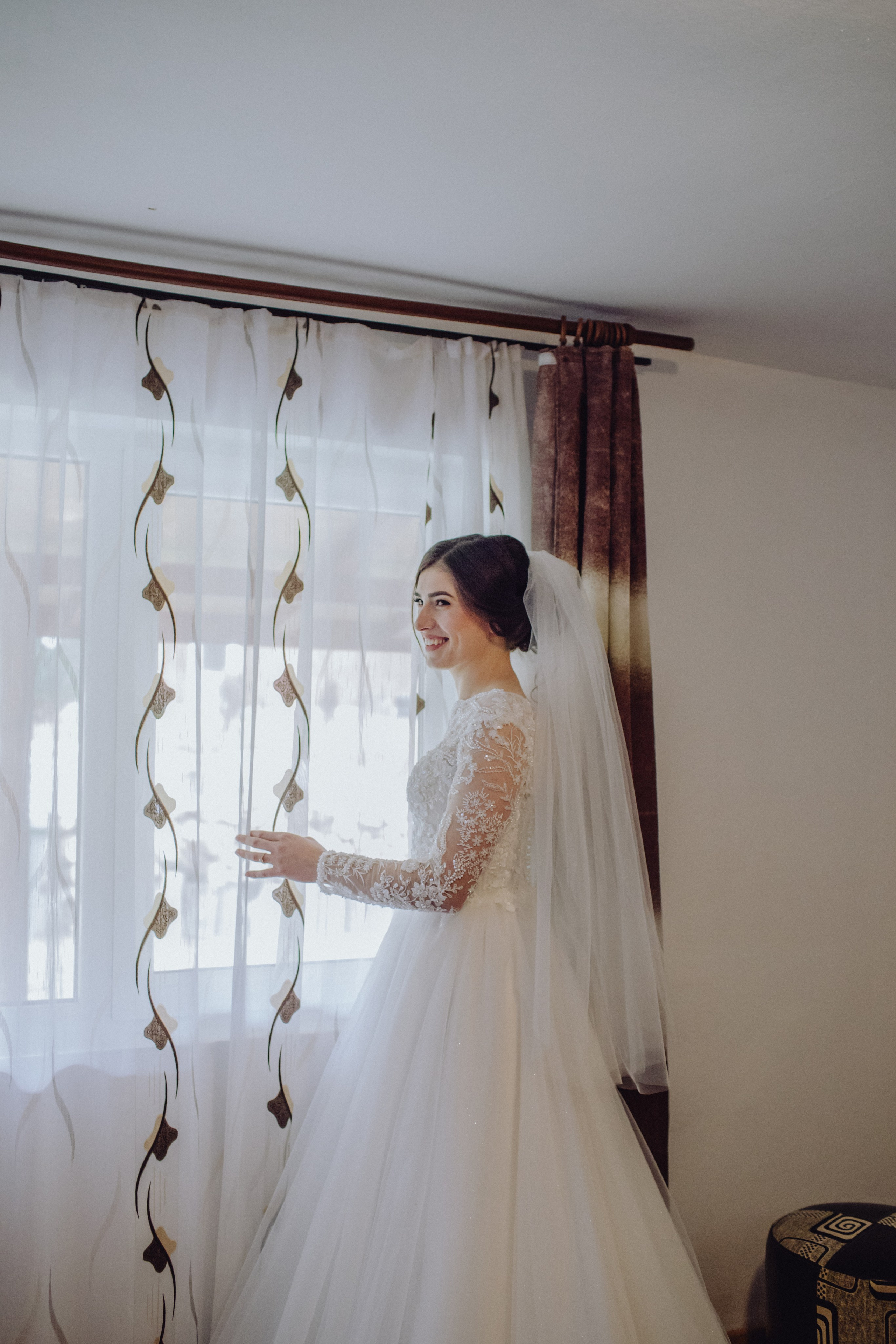 Adi & Angela. Wedding & couple photographer from Romania Rut Vetan