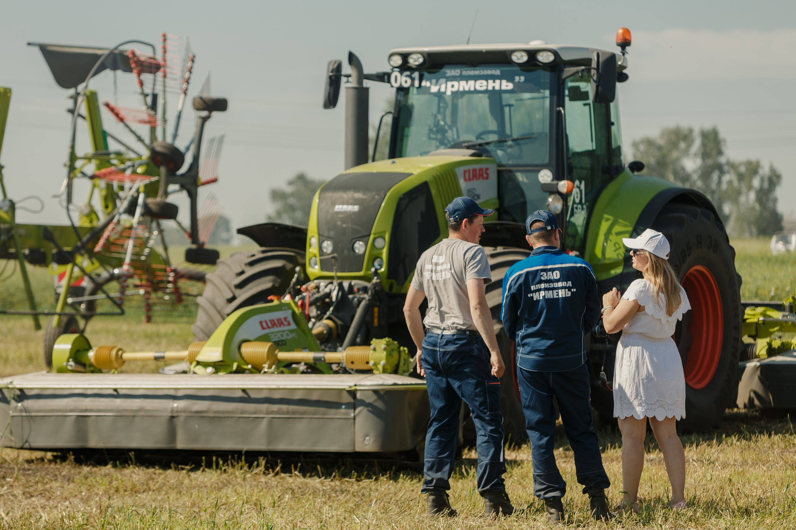 Exposición de maquinaria agrícola. Fotógrafo de retrato, familia y reportajes en Valencia | España | Europa Vitalii Lumier