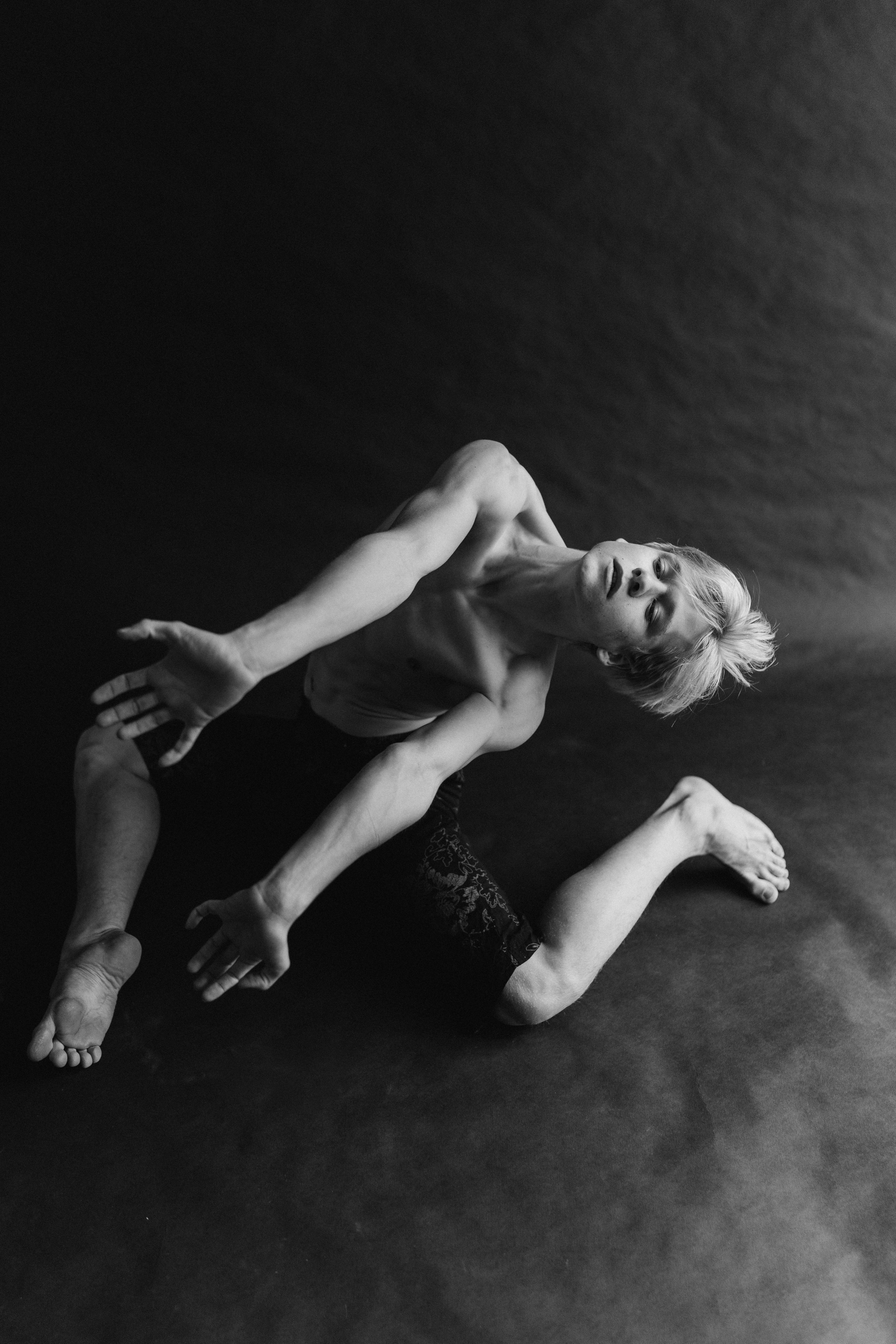 DANCERS. Victoria Olonen – Cinematic Portrait Artist | Helsinki & Europe