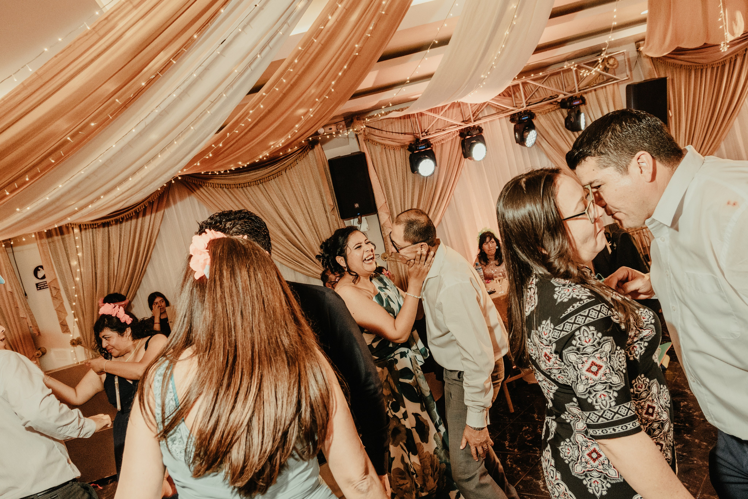 VANESSA + FRANKLIN BODA RELIGIOSA. Studio KVTA | Fotografía y Video de Bodas en Arequipa