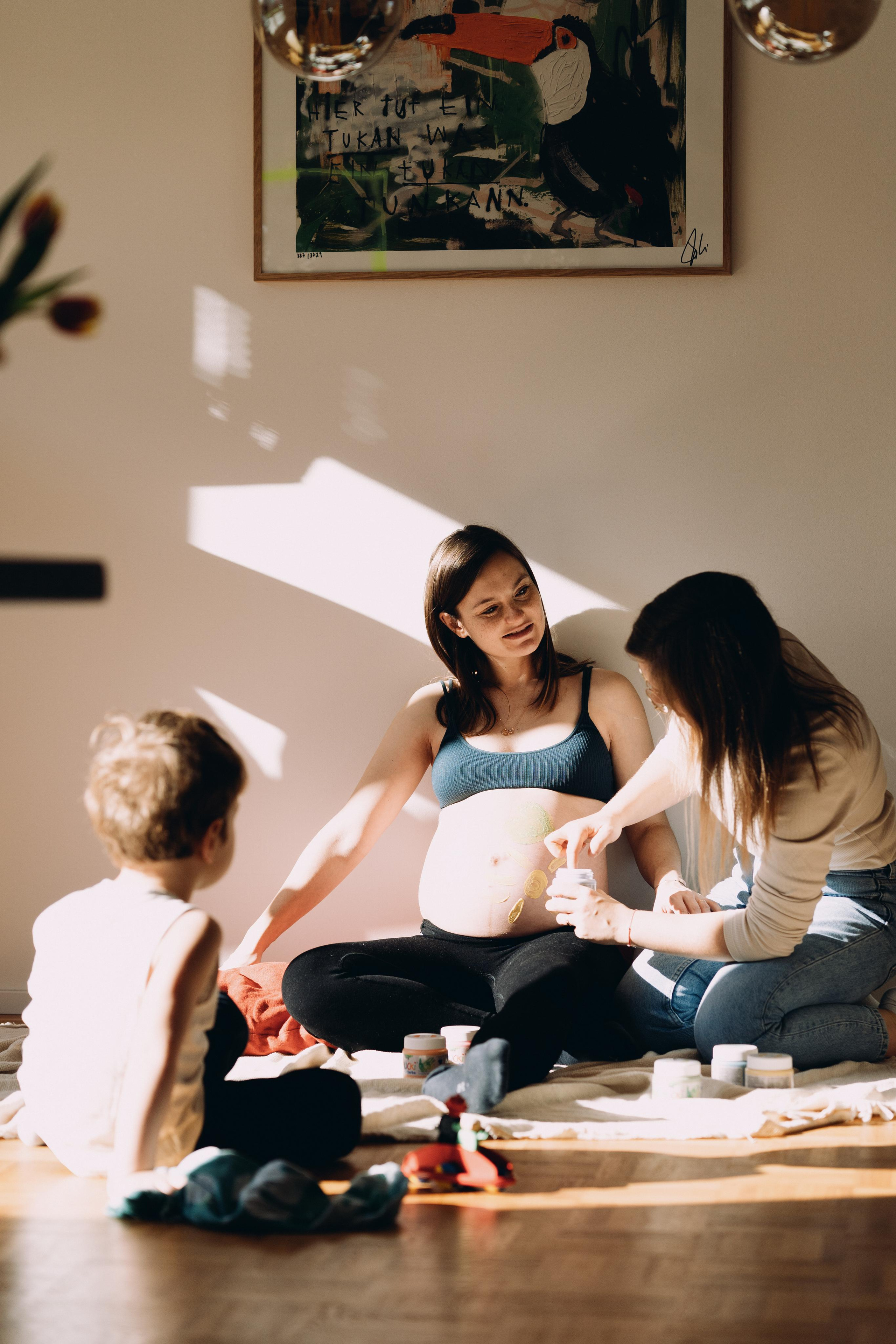 Pregnancy (home). Elena Pretzner Photography