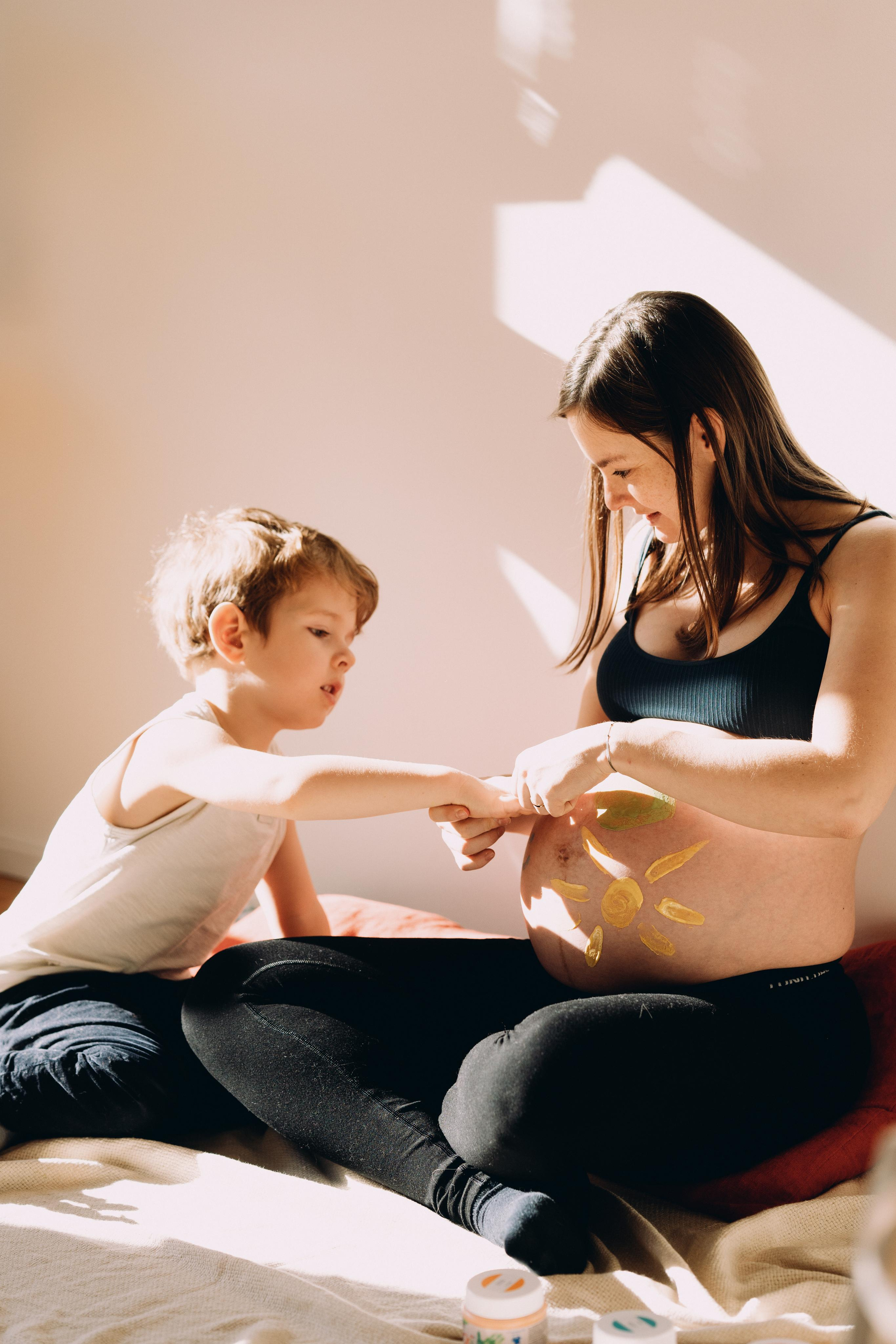 Pregnancy (home). Elena Pretzner Photography