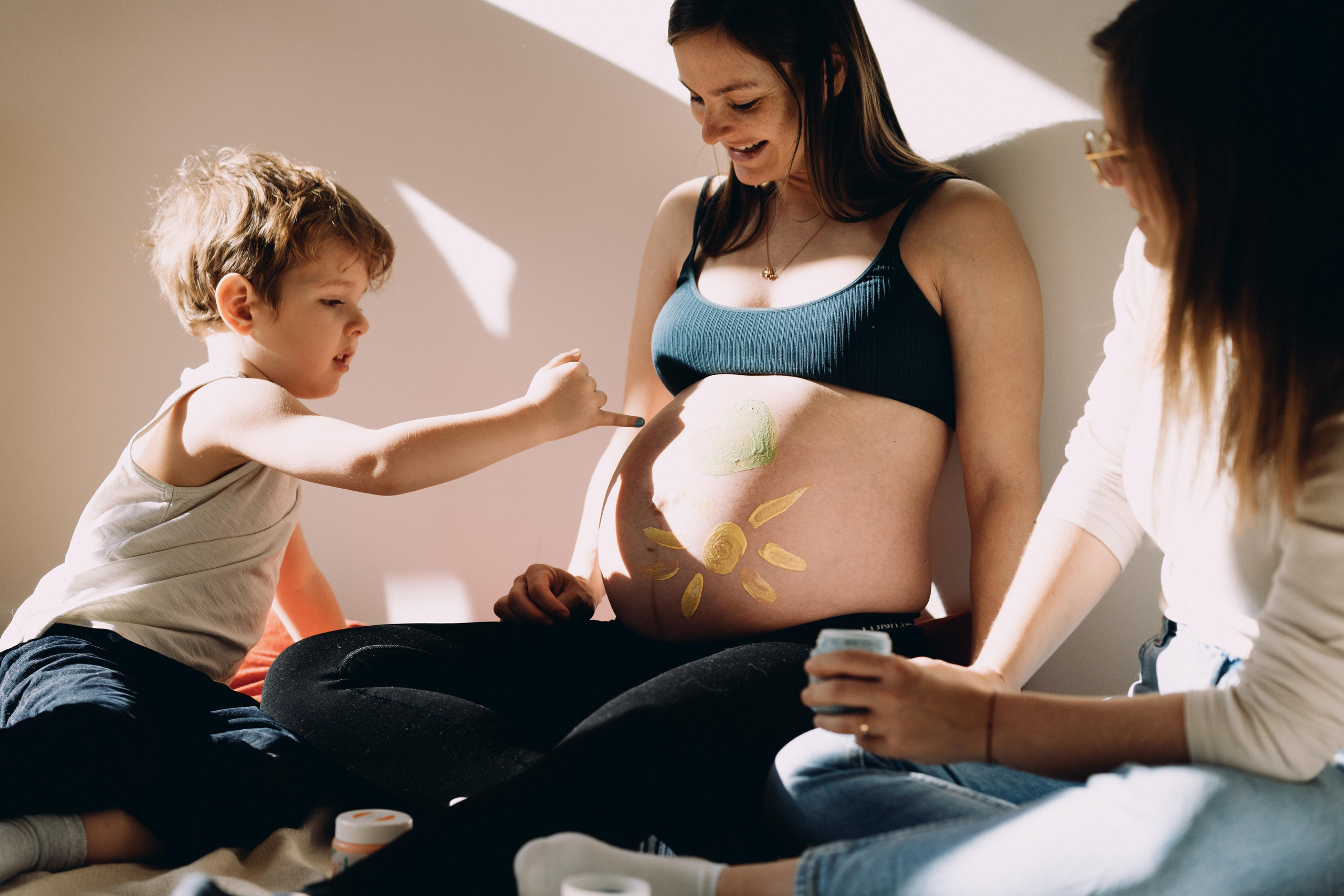 Pregnancy (home). Elena Pretzner Photography