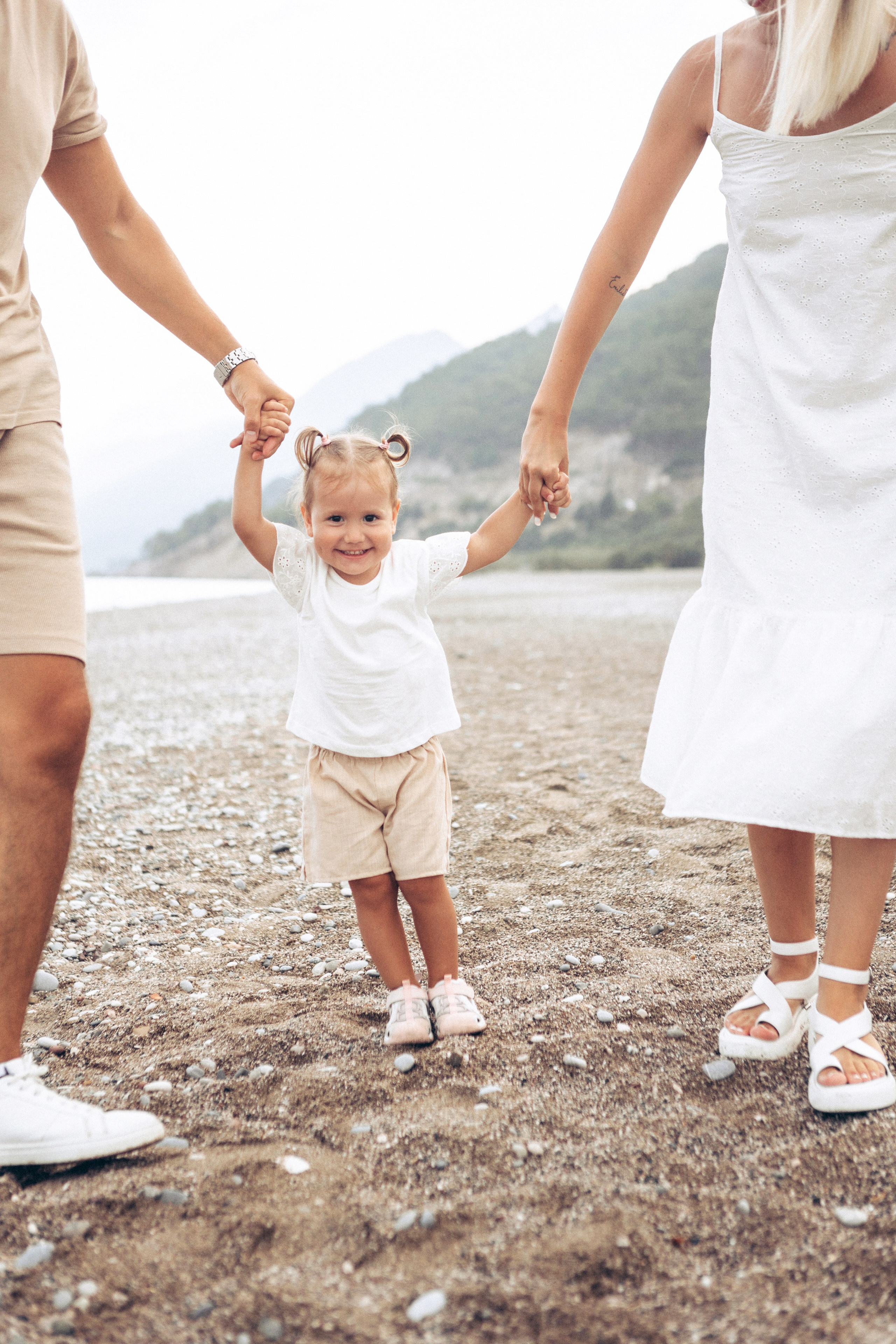 Семейная фотосессия на пляже Анталии. Фотограф в Анталии, Кемере и Белеке