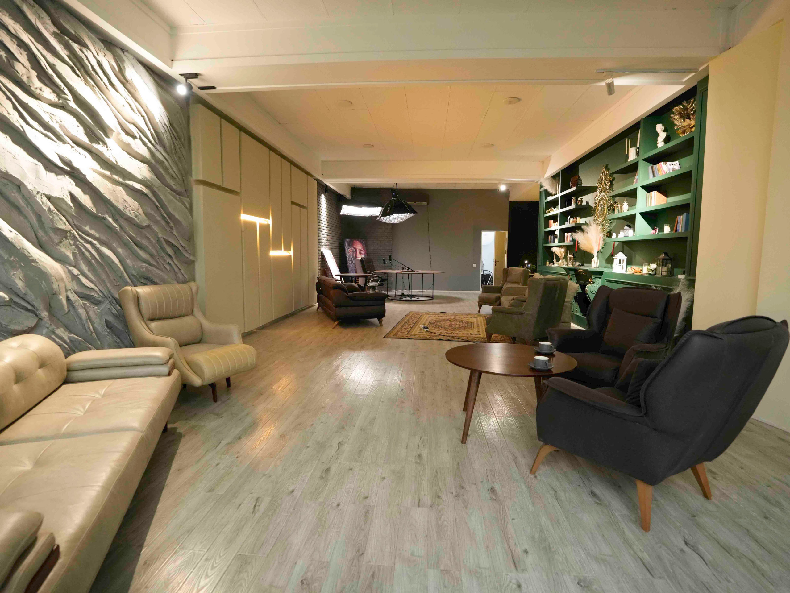 Зал «Эксперт» — (ул.Мукими, 1А). 2astudio.uz