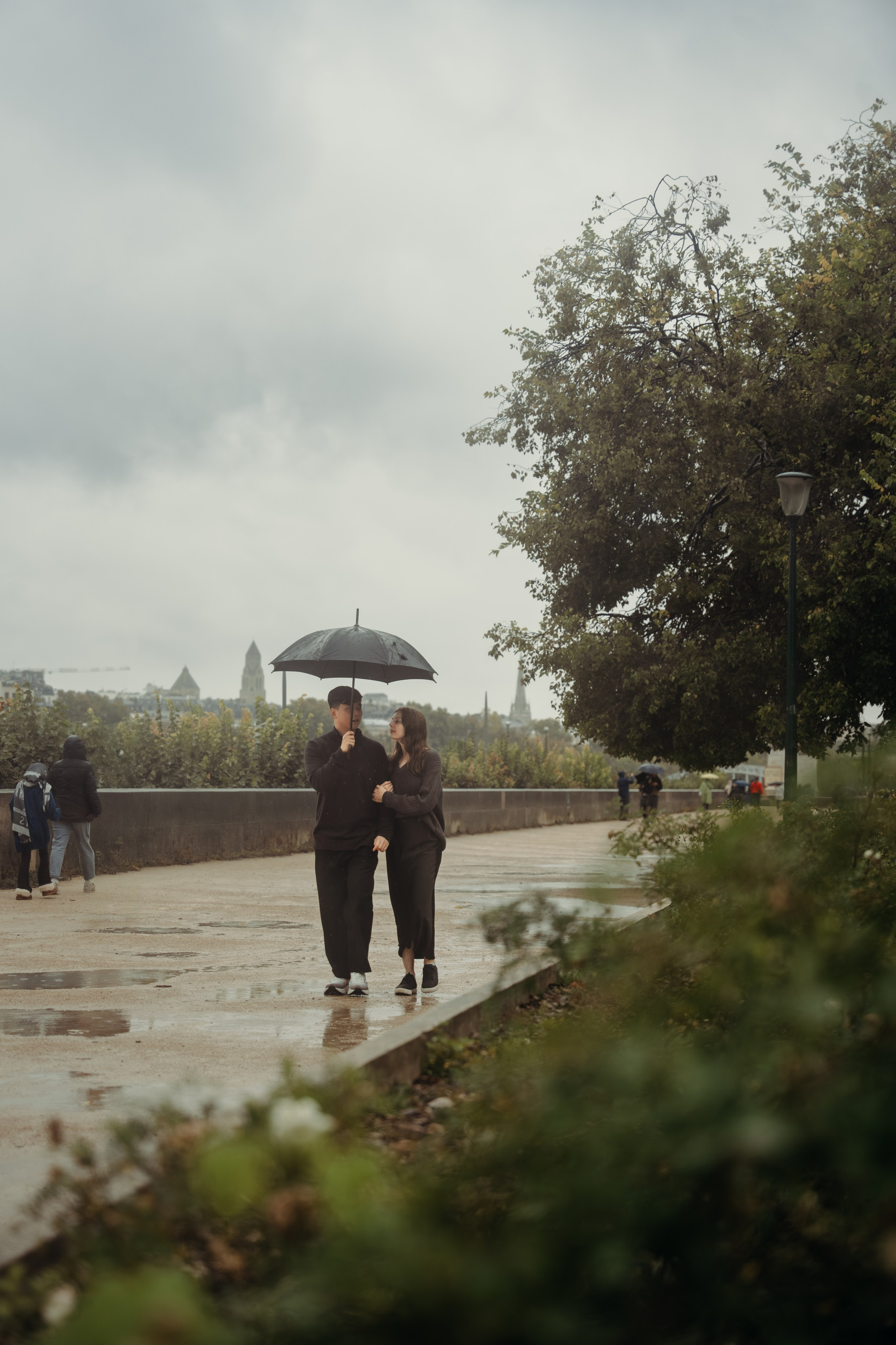 Margaret & Max in Rainy Paris. Фотограф в Париже Полина Осипова