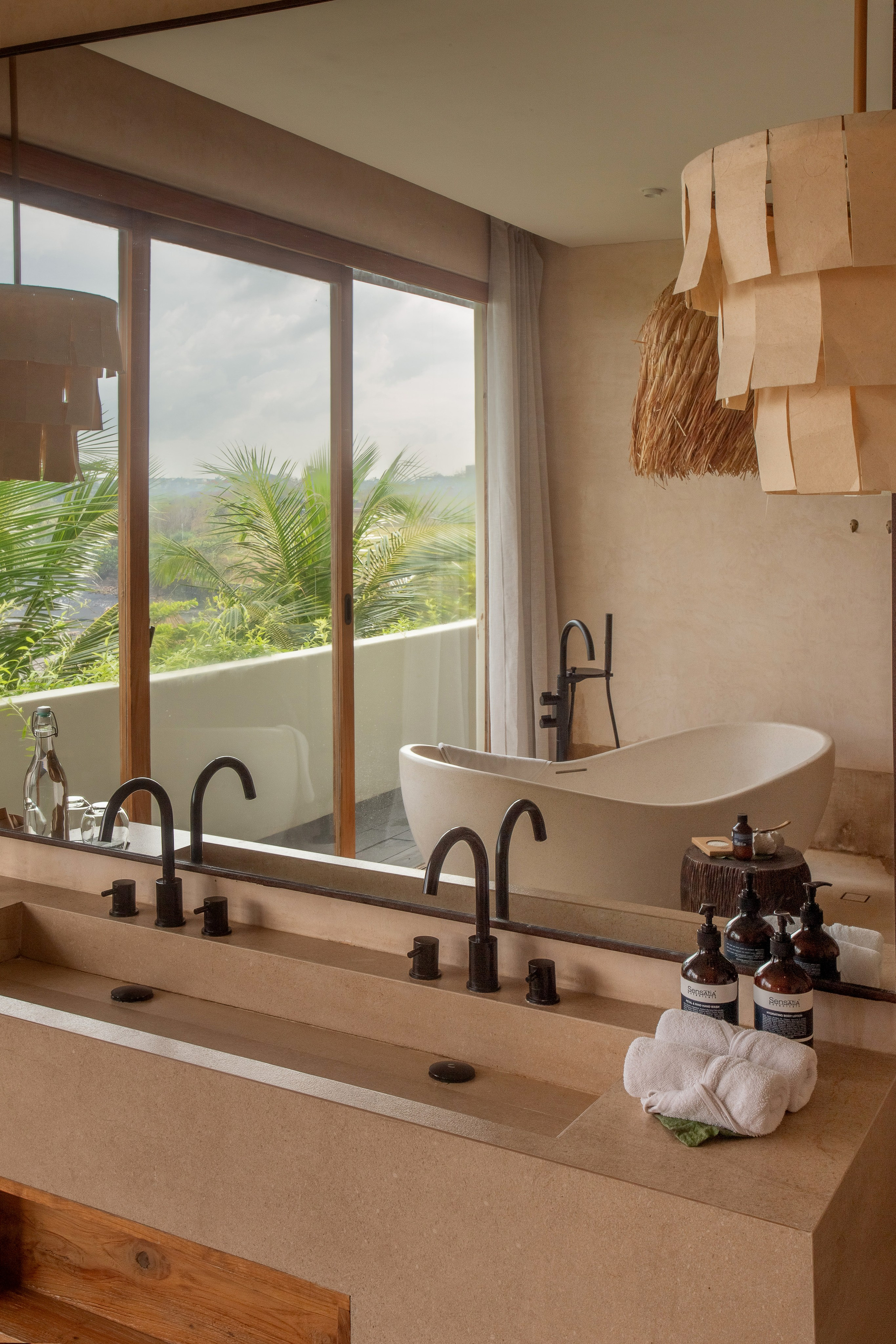 Интерьерная съёмка для отелей и ресторанов. Индивидуальный и парный фотограф на Бали — Bali Dream Photo