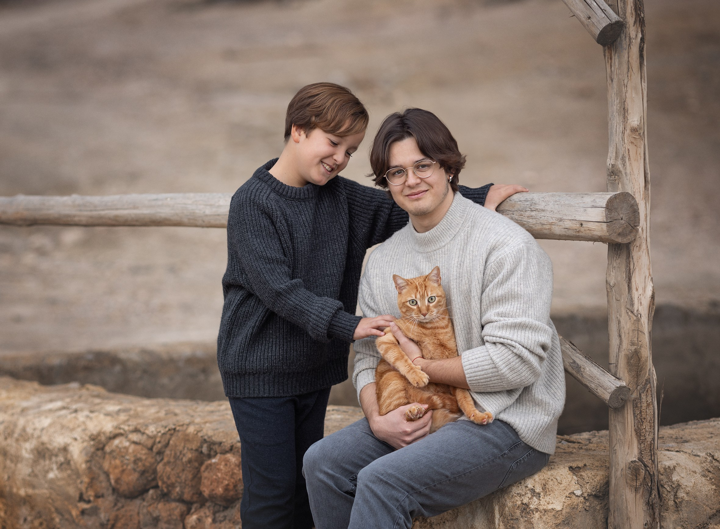 Fotosesion de mis hijos con su gato Boris. Fotógrafo Almeria. Swetlana Ushakova