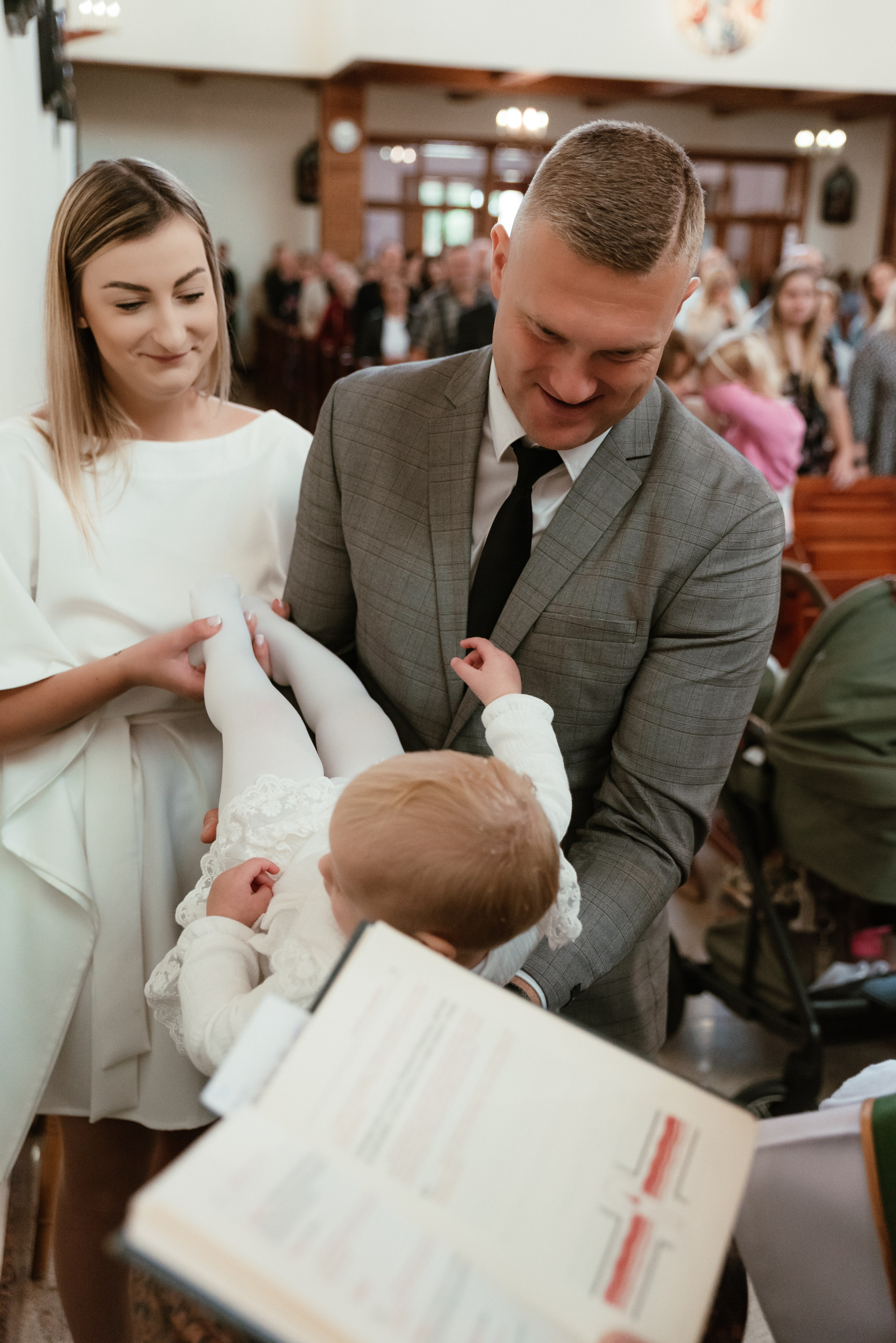 Chrzest Pola. Eugene Save – Fotograf Ślubny i Rodzinny | Warszawa i Cała Polska