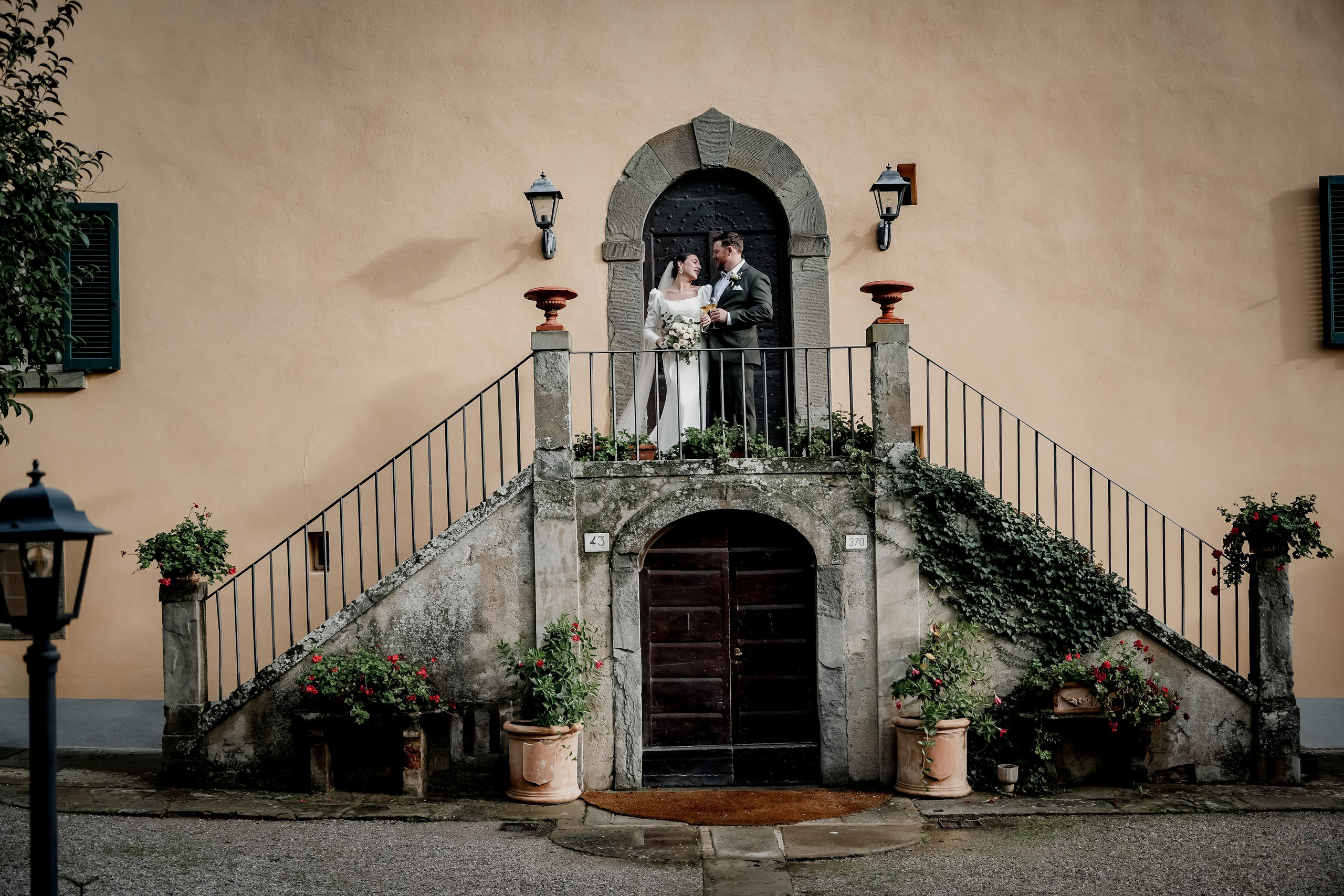 Elopment in Cortona. Villa Falconiere. Wedding Photographer in Italy