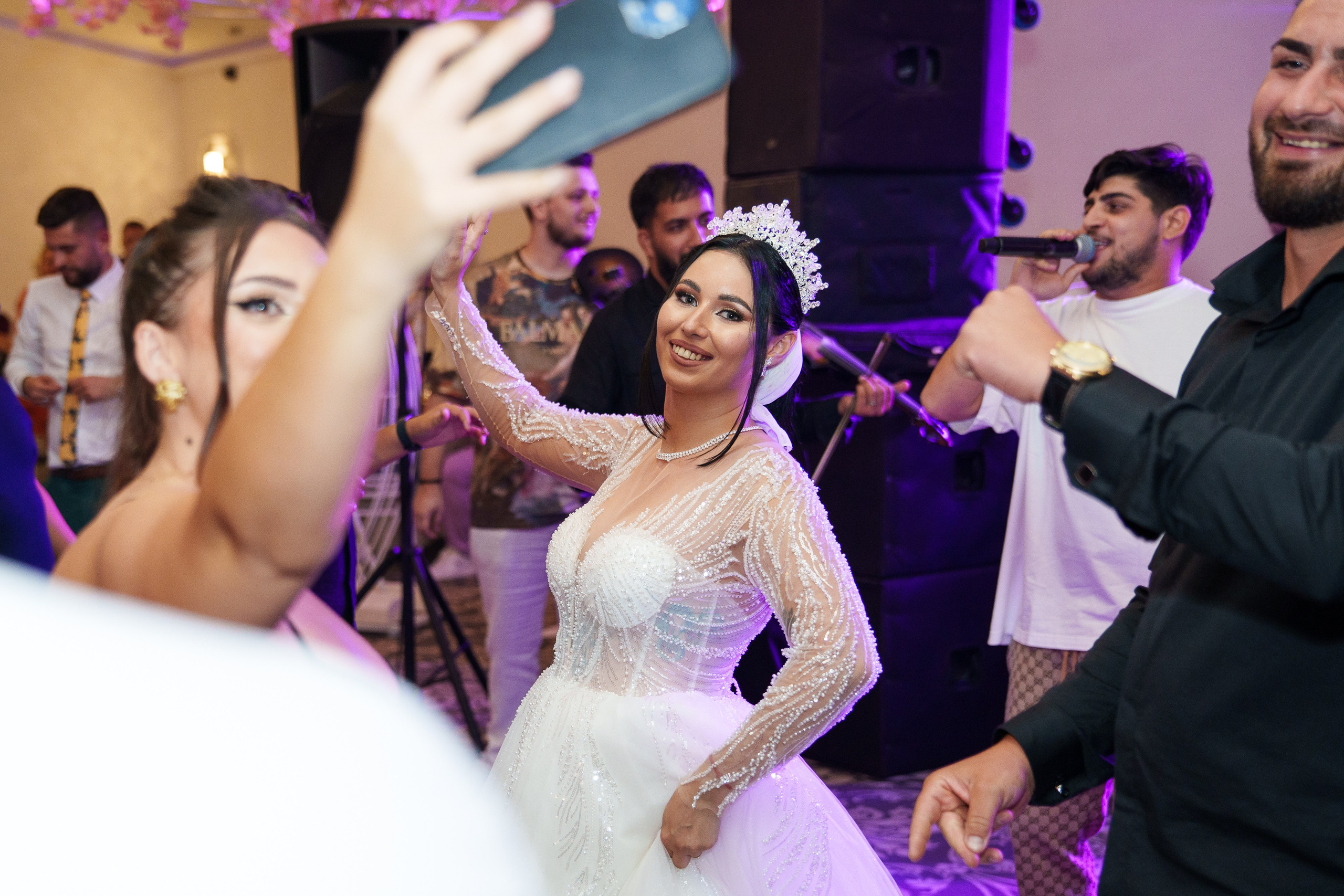 Bella & Adi. Foto Studio — Fotograf de evenimente, nunti, botezuri, portrete