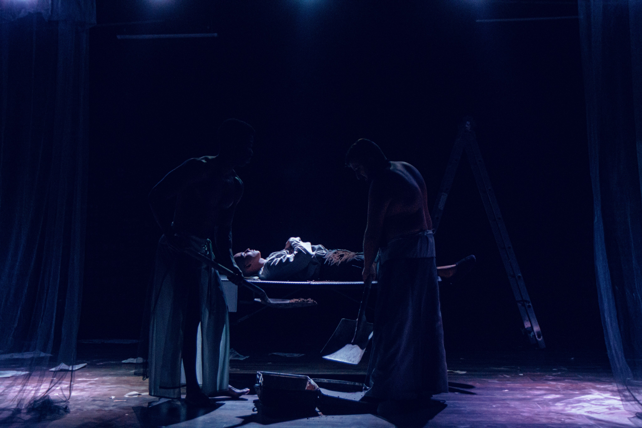 Fotos de la representación teatral en Valencia. Fotógrafo de retrato, familia y reportajes en Valencia | España | Europa Vitalii Lumier