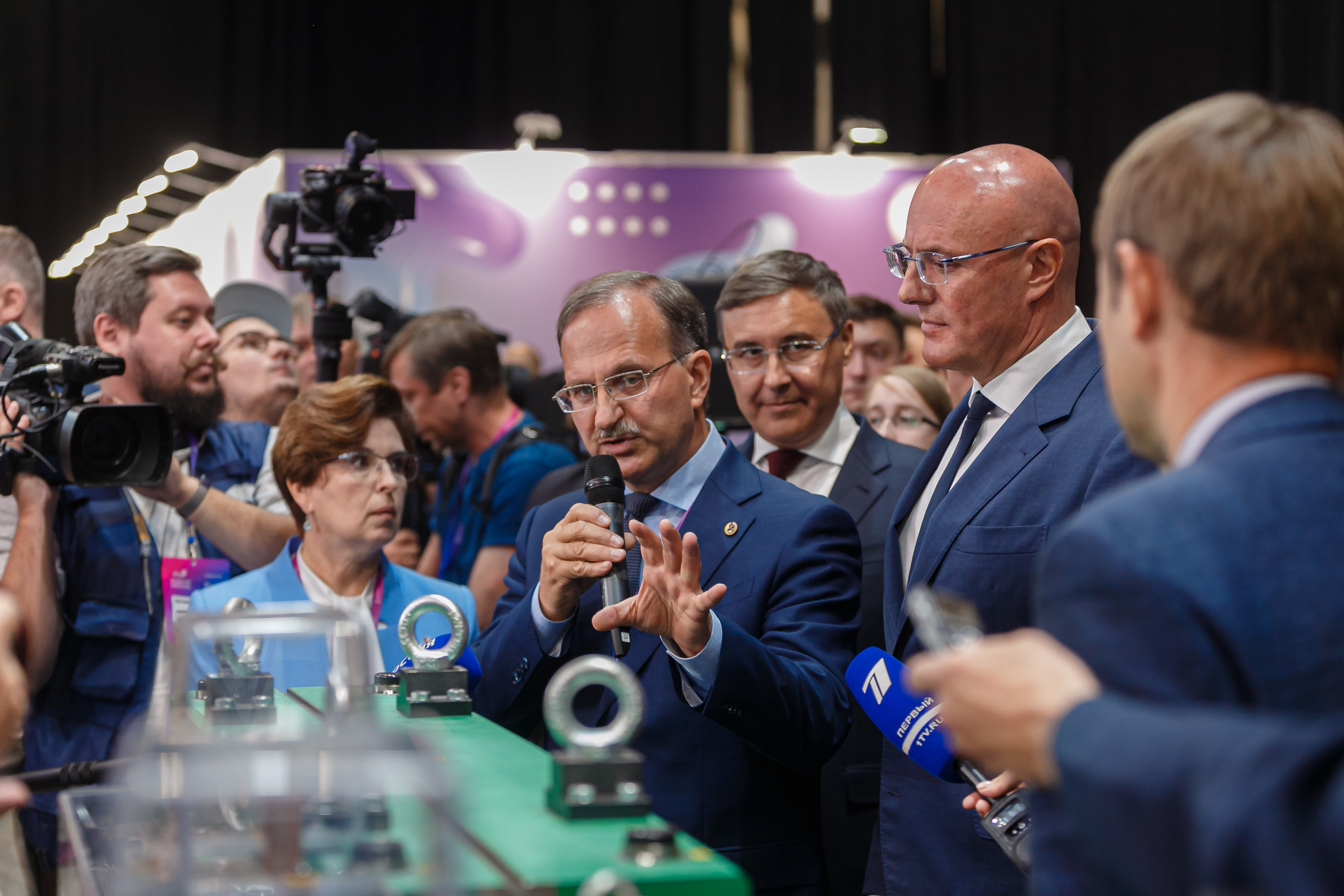Foro Internacional de Desarrollo Tecnológico. Fotógrafo de retrato, familia y reportajes en Valencia | España | Europa Vitalii Lumier