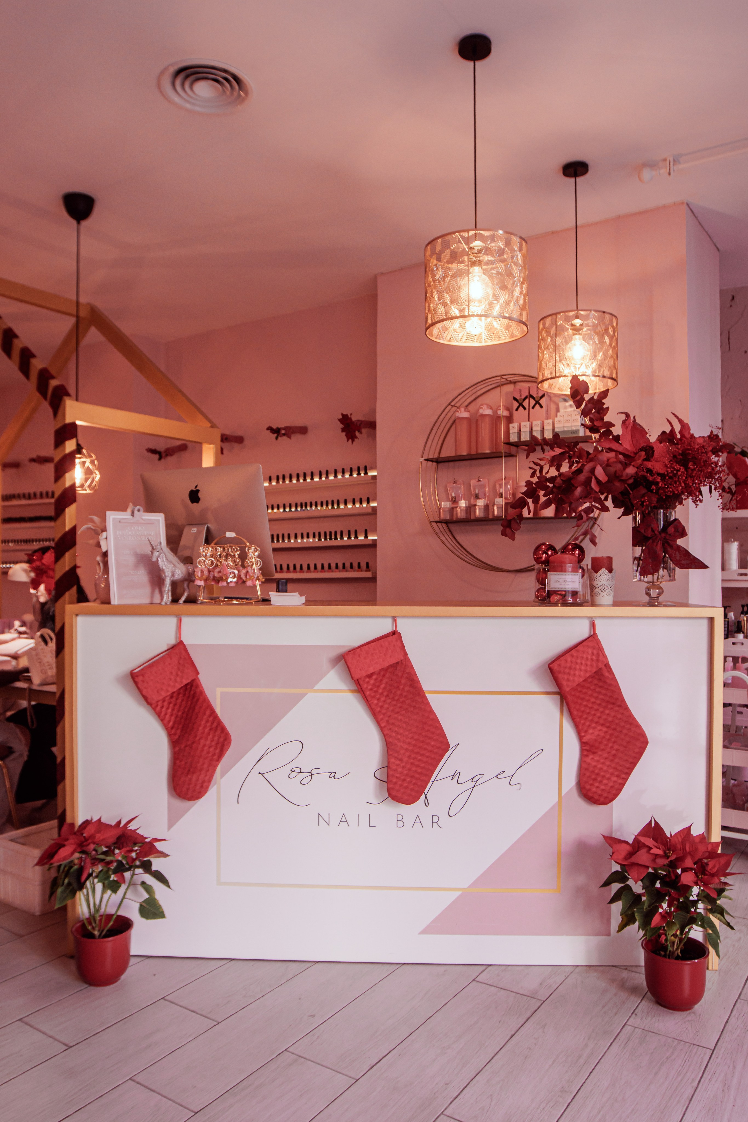 Salón de uñas. Fotógrafo de retrato, familia y reportajes en Valencia | España | Europa Vitalii Lumier