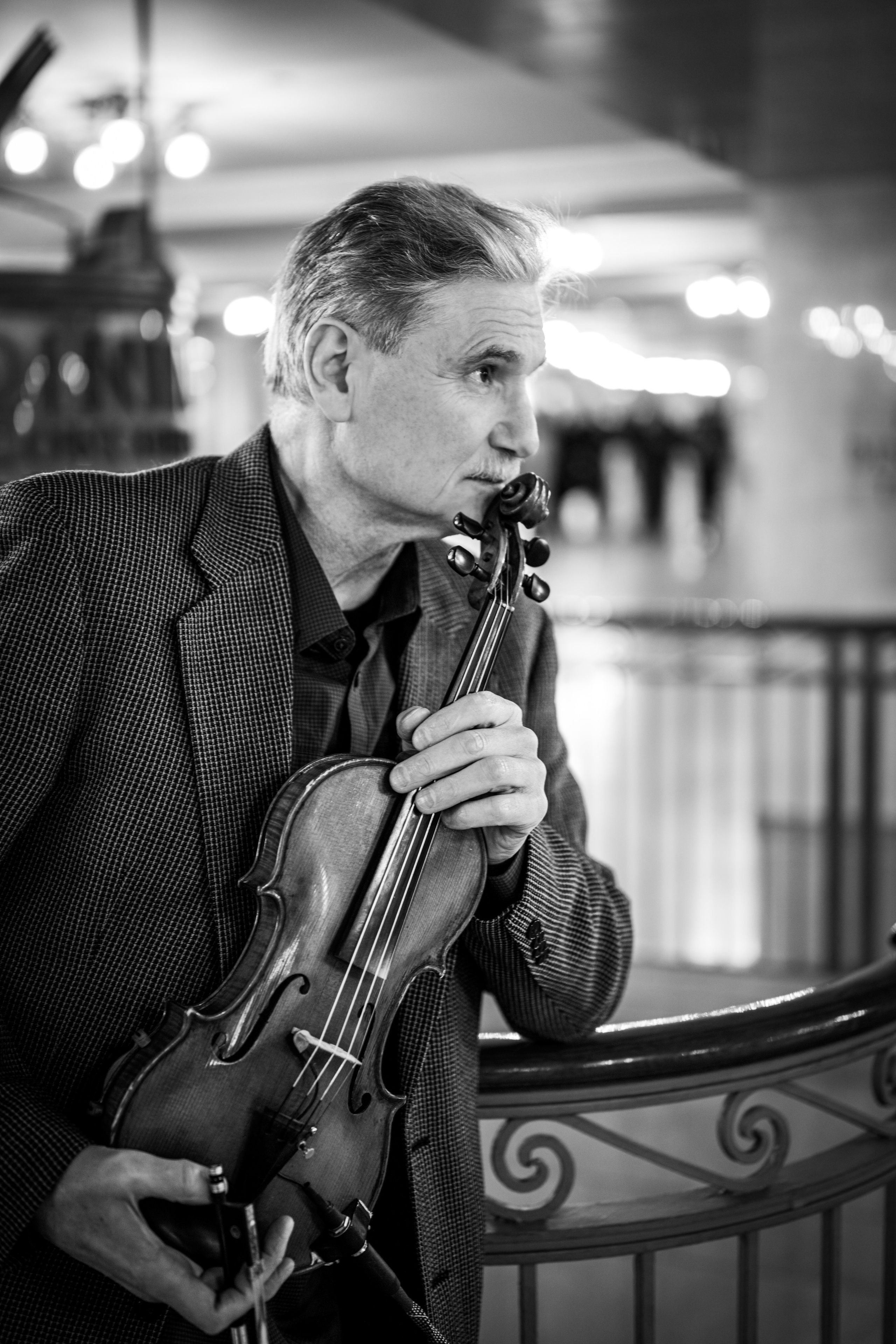 Violinist at Grand Central | NYC Portrait Session. Photography company in NYC — Sirius Proxima Photography